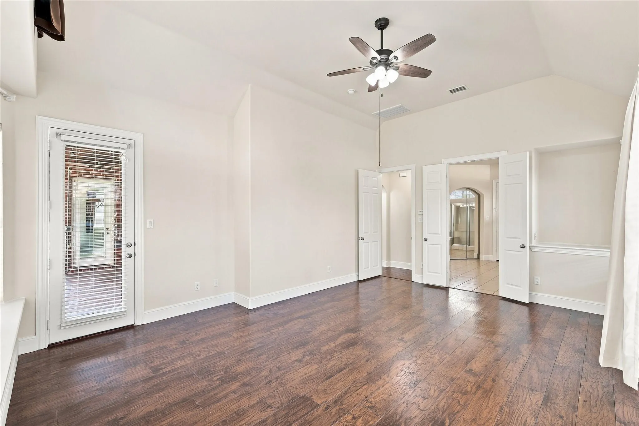 Single Family Residence For Rent in Collin County , 509 Wentworth Lane, Murphy, Texas 75094, 5 Bedroom, 4 Bathroom, 3 Garage spaces, 4,868 Sqft, built in 2006, mls#21292150, Real Estate Agent in Murphy, Homes For Rent in Collin county, Homes For Rent in Murphy, Realtor in Murphy Texas, Real Estate Brokerage Independent Realty Texas, Luminita Cordes Realtor