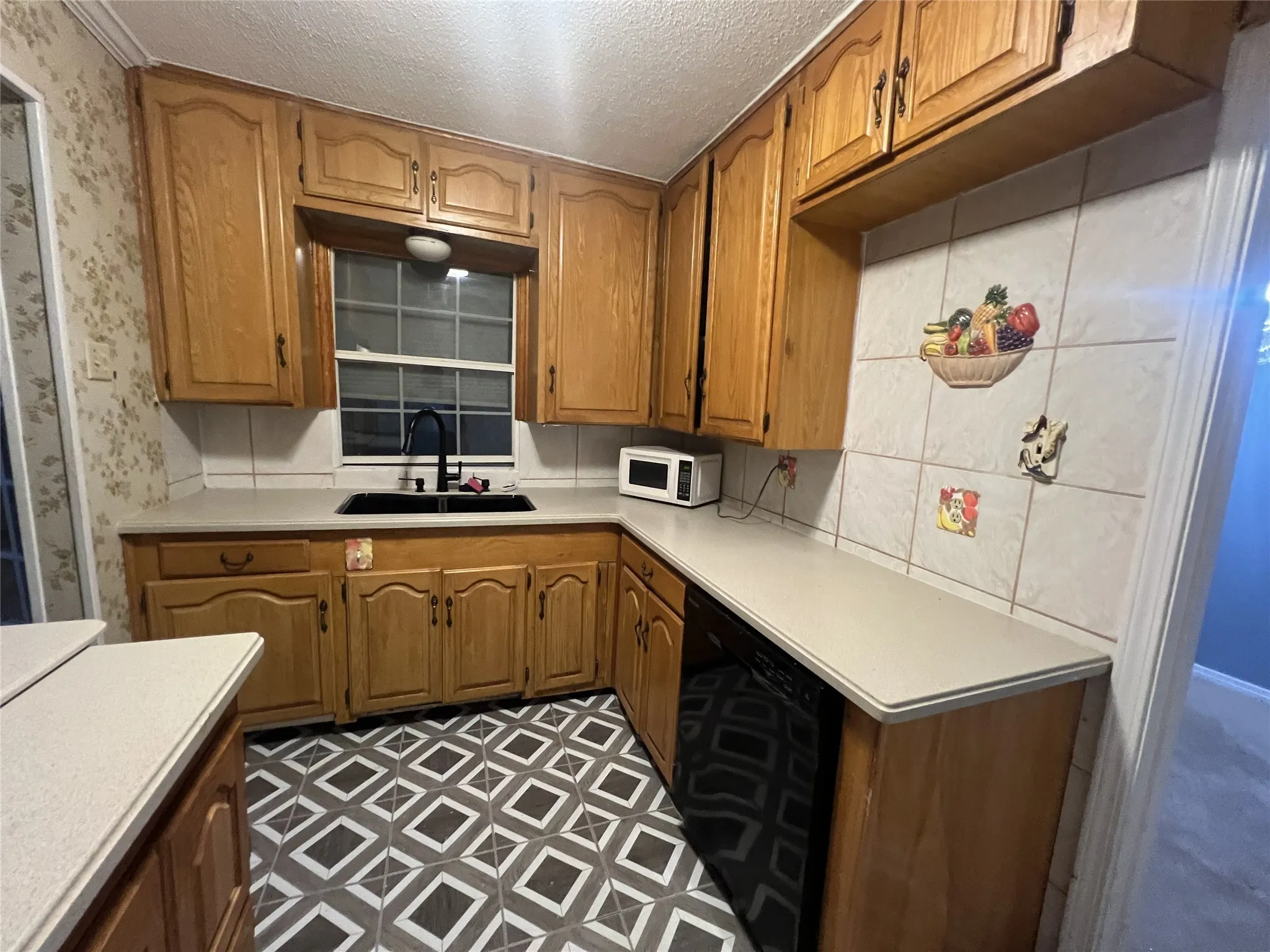 Single Family Residence For Rent in Tarrant County , 4233 Voncille Street, Haltom City, Texas 76117, 3 Bedroom, 1 Bathroom, 1 Garage spaces, 1,085 Sqft, built in 1953, mls#21289732, Real Estate Agent in Haltom City, Homes For Rent in Tarrant county, Homes For Rent in Haltom City, Realtor in Haltom City Texas, Real Estate Brokerage Independent Realty Texas, Luminita Cordes Realtor