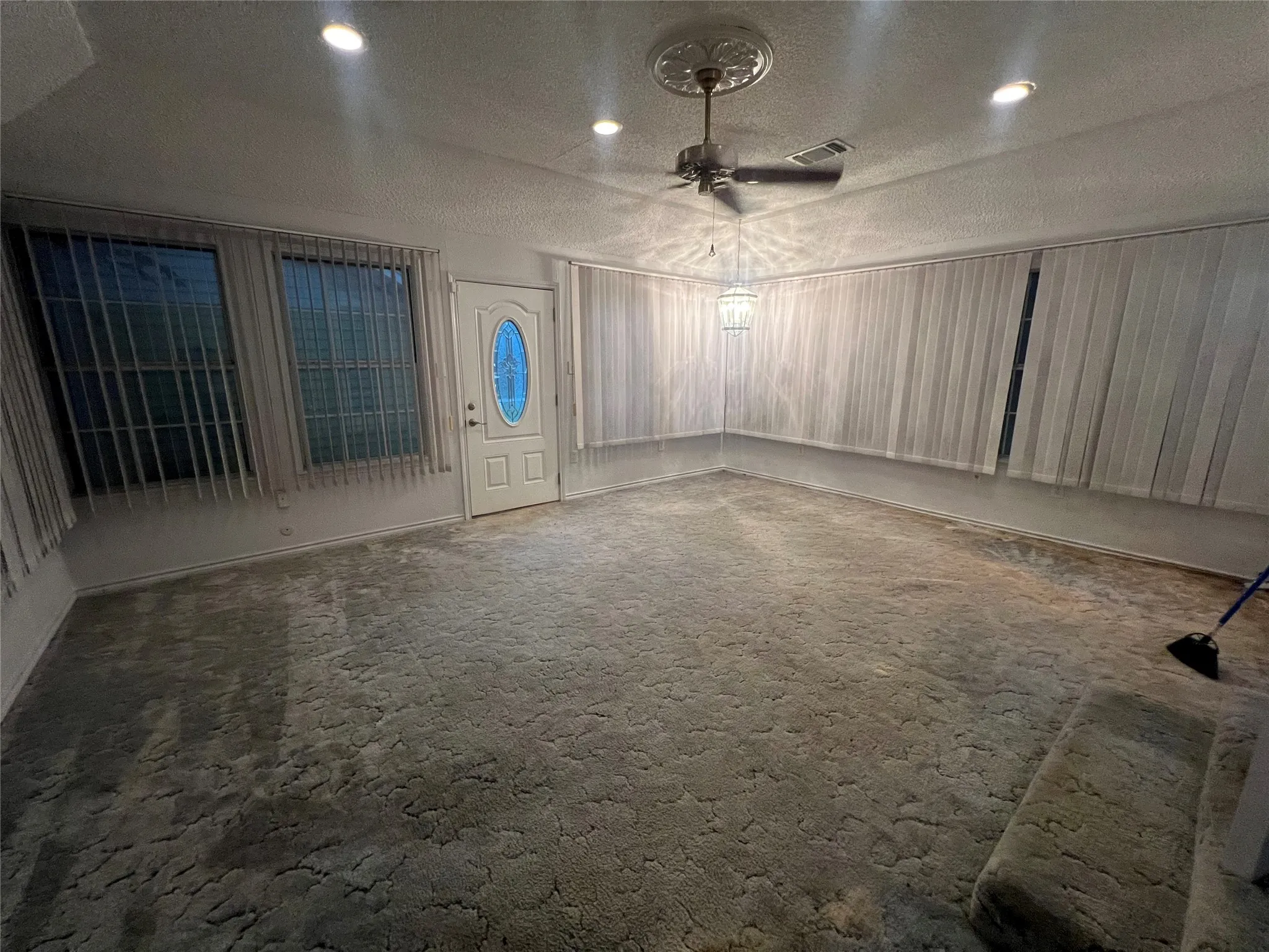 Single Family Residence For Rent in Tarrant County , 4233 Voncille Street, Haltom City, Texas 76117, 3 Bedroom, 1 Bathroom, 1 Garage spaces, 1,085 Sqft, built in 1953, mls#21289732, Real Estate Agent in Haltom City, Homes For Rent in Tarrant county, Homes For Rent in Haltom City, Realtor in Haltom City Texas, Real Estate Brokerage Independent Realty Texas, Luminita Cordes Realtor