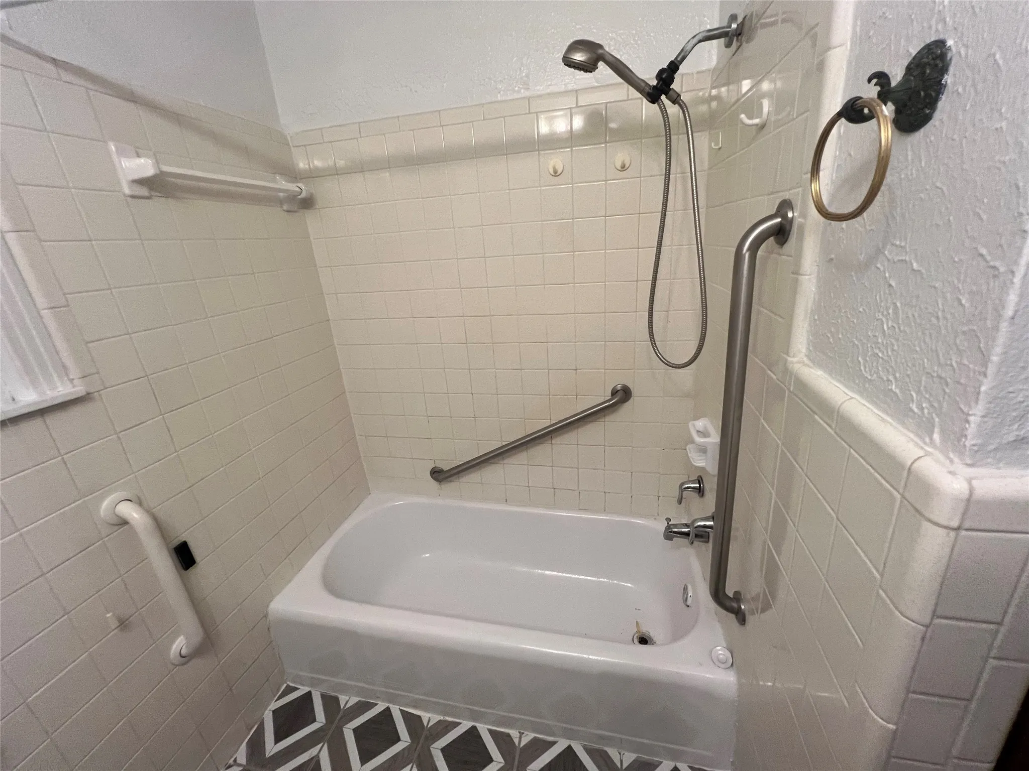Single Family Residence For Rent in Tarrant County , 4233 Voncille Street, Haltom City, Texas 76117, 3 Bedroom, 1 Bathroom, 1 Garage spaces, 1,085 Sqft, built in 1953, mls#21289732, Real Estate Agent in Haltom City, Homes For Rent in Tarrant county, Homes For Rent in Haltom City, Realtor in Haltom City Texas, Real Estate Brokerage Independent Realty Texas, Luminita Cordes Realtor