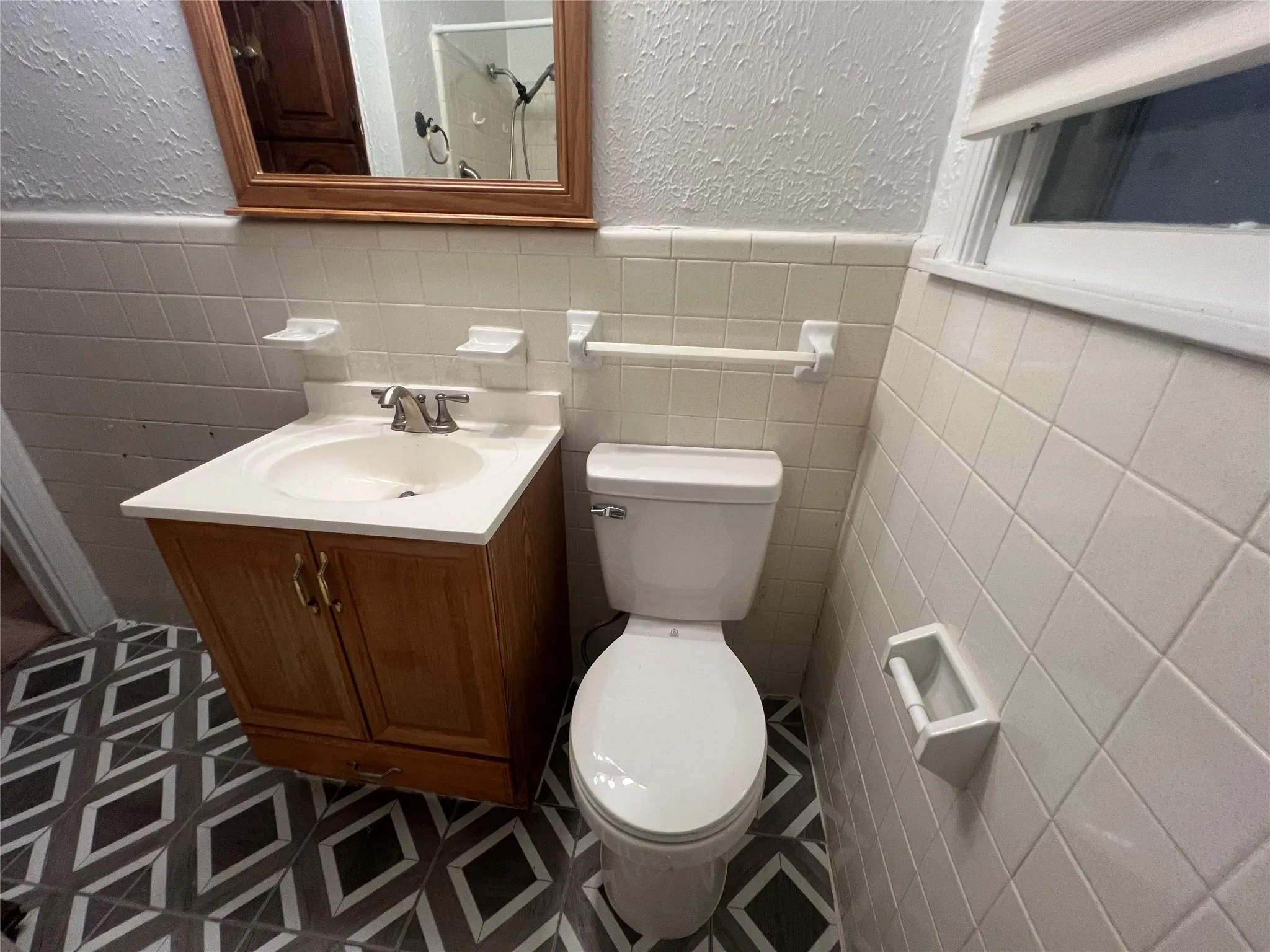 Single Family Residence For Rent in Tarrant County , 4233 Voncille Street, Haltom City, Texas 76117, 3 Bedroom, 1 Bathroom, 1 Garage spaces, 1,085 Sqft, built in 1953, mls#21289732, Real Estate Agent in Haltom City, Homes For Rent in Tarrant county, Homes For Rent in Haltom City, Realtor in Haltom City Texas, Real Estate Brokerage Independent Realty Texas, Luminita Cordes Realtor
