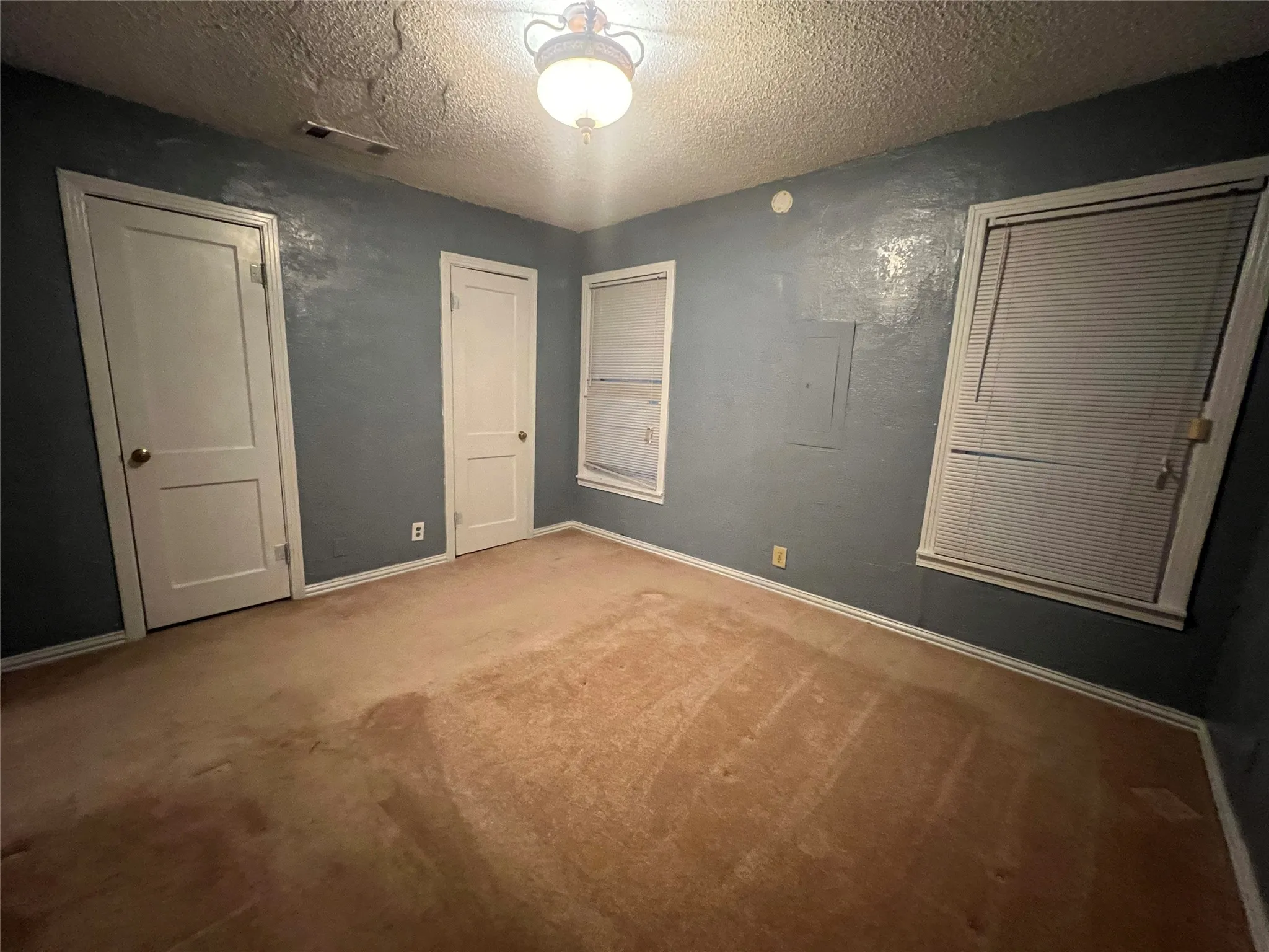 Single Family Residence For Rent in Tarrant County , 4233 Voncille Street, Haltom City, Texas 76117, 3 Bedroom, 1 Bathroom, 1 Garage spaces, 1,085 Sqft, built in 1953, mls#21289732, Real Estate Agent in Haltom City, Homes For Rent in Tarrant county, Homes For Rent in Haltom City, Realtor in Haltom City Texas, Real Estate Brokerage Independent Realty Texas, Luminita Cordes Realtor