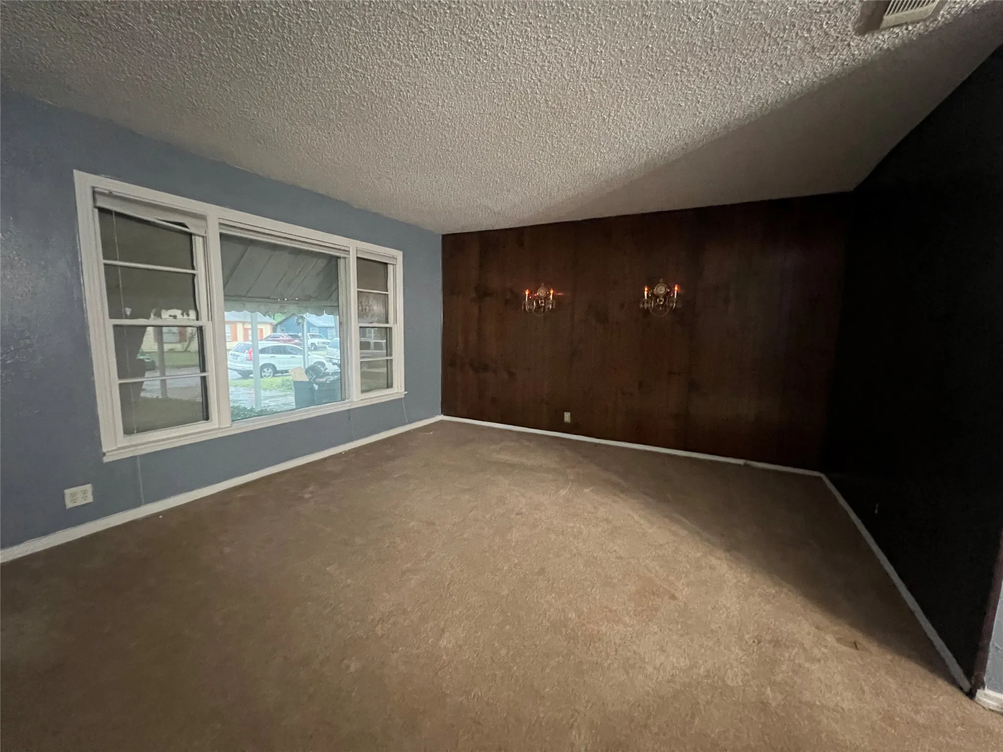 Single Family Residence For Rent in Tarrant County , 4233 Voncille Street, Haltom City, Texas 76117, 3 Bedroom, 1 Bathroom, 1 Garage spaces, 1,085 Sqft, built in 1953, mls#21289732, Real Estate Agent in Haltom City, Homes For Rent in Tarrant county, Homes For Rent in Haltom City, Realtor in Haltom City Texas, Real Estate Brokerage Independent Realty Texas, Luminita Cordes Realtor