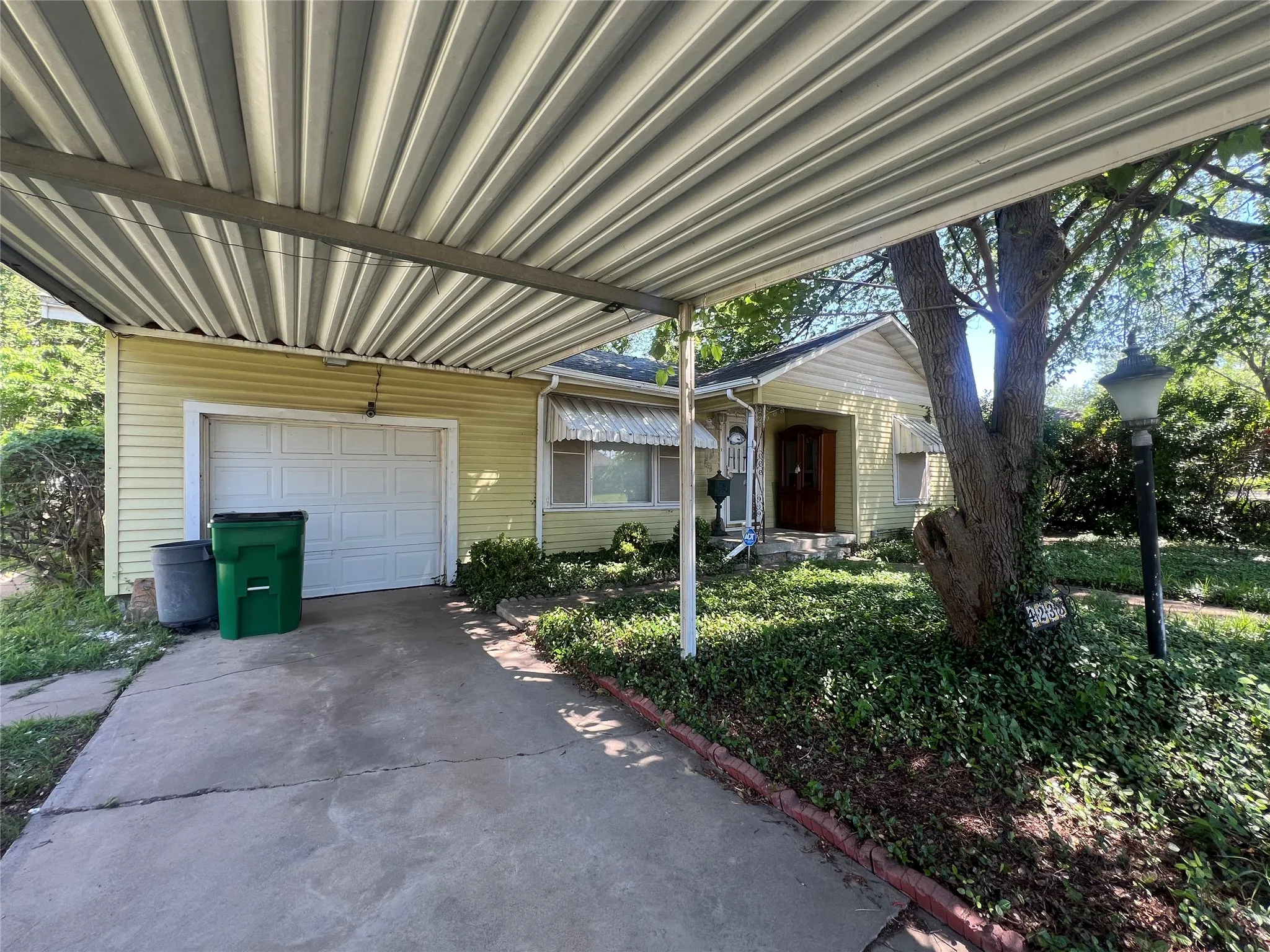 Single Family Residence For Rent in Tarrant County , 4233 Voncille Street, Haltom City, Texas 76117, 3 Bedroom, 1 Bathroom, 1 Garage spaces, 1,085 Sqft, built in 1953, mls#21289732, Real Estate Agent in Haltom City, Homes For Rent in Tarrant county, Homes For Rent in Haltom City, Realtor in Haltom City Texas, Real Estate Brokerage Independent Realty Texas, Luminita Cordes Realtor