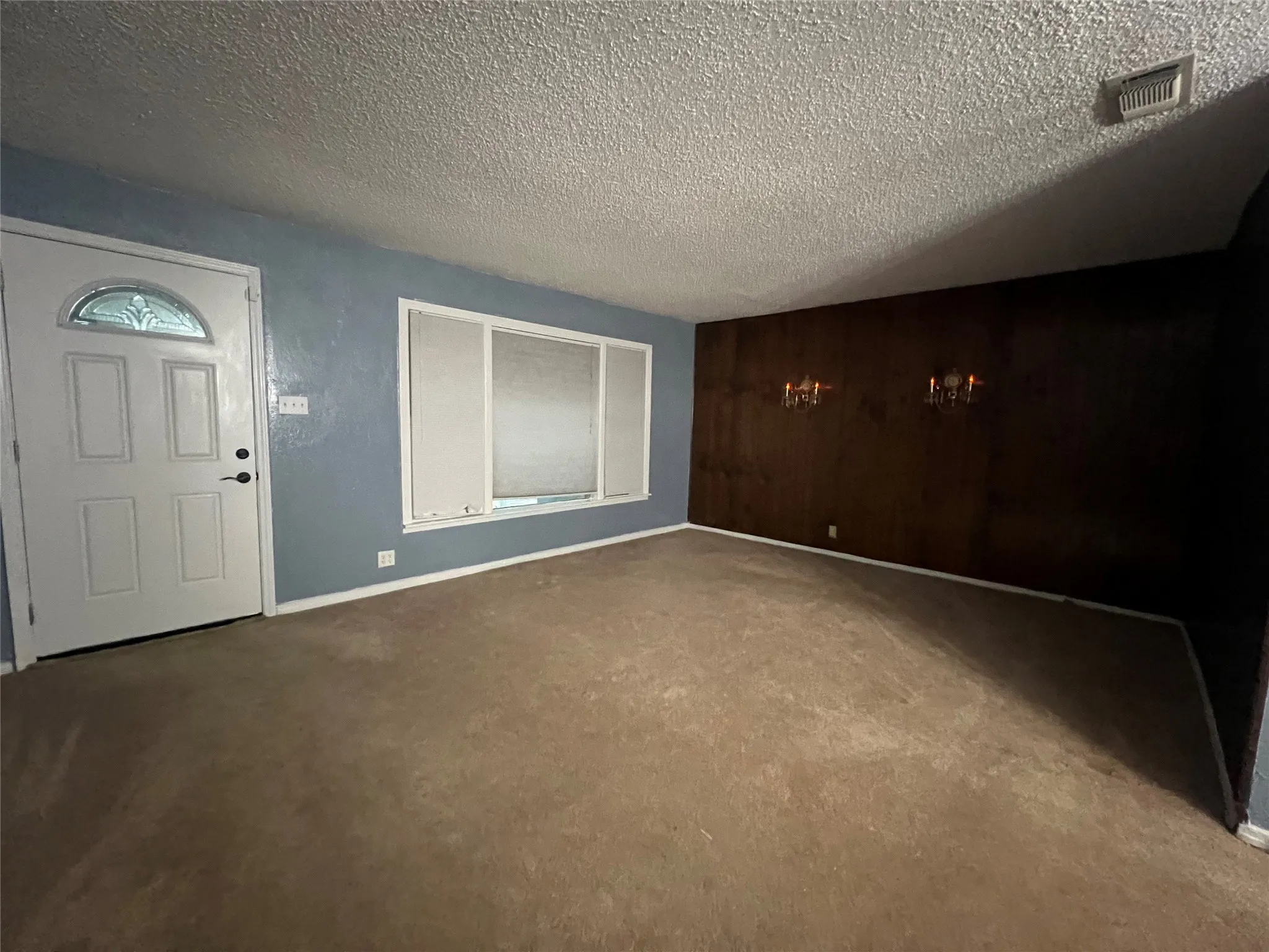 Single Family Residence For Rent in Tarrant County , 4233 Voncille Street, Haltom City, Texas 76117, 3 Bedroom, 1 Bathroom, 1 Garage spaces, 1,085 Sqft, built in 1953, mls#21289732, Real Estate Agent in Haltom City, Homes For Rent in Tarrant county, Homes For Rent in Haltom City, Realtor in Haltom City Texas, Real Estate Brokerage Independent Realty Texas, Luminita Cordes Realtor