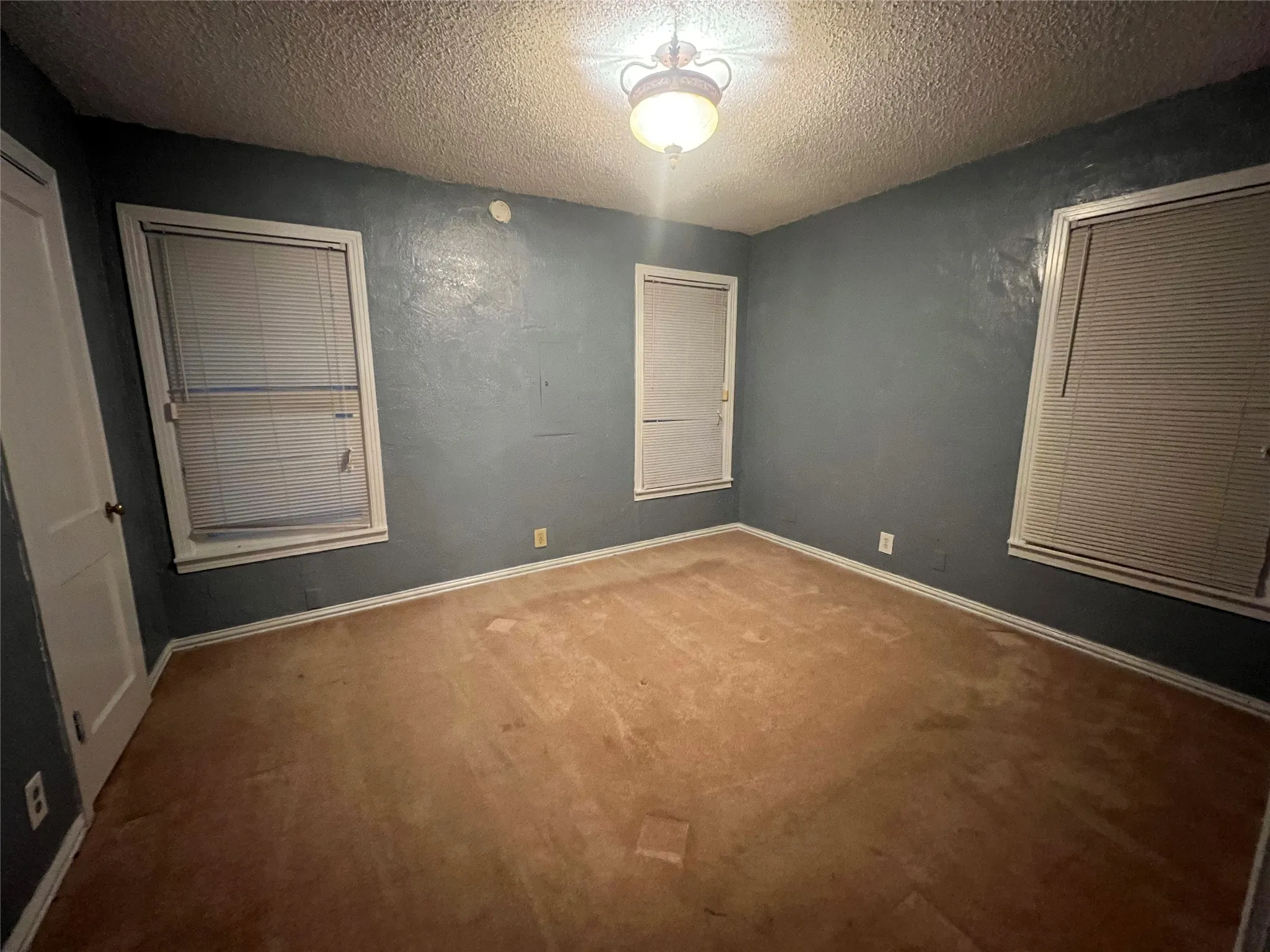Single Family Residence For Rent in Tarrant County , 4233 Voncille Street, Haltom City, Texas 76117, 3 Bedroom, 1 Bathroom, 1 Garage spaces, 1,085 Sqft, built in 1953, mls#21289732, Real Estate Agent in Haltom City, Homes For Rent in Tarrant county, Homes For Rent in Haltom City, Realtor in Haltom City Texas, Real Estate Brokerage Independent Realty Texas, Luminita Cordes Realtor