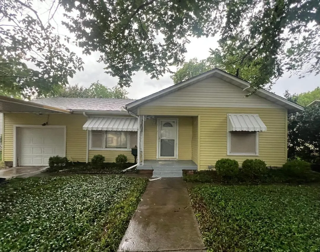 Single Family Residence For Rent in Tarrant County , 4233 Voncille Street, Haltom City, Texas 76117, 3 Bedroom, 1 Bathroom, 1 Garage spaces, 1,085 Sqft, built in 1953, mls#21289732, Real Estate Agent in Haltom City, Homes For Rent in Tarrant county, Homes For Rent in Haltom City, Realtor in Haltom City Texas, Real Estate Brokerage Independent Realty Texas, Luminita Cordes Realtor