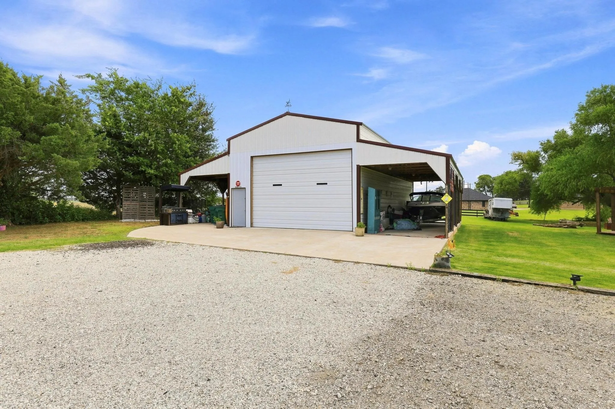 Single Family Residence For Sale in Grayson County , 30003 N State Hwy 289, Pottsboro, Texas 75076, 3 Bedroom, 2 Bathroom, Garage spaces, 1,856 Sqft, built in 1992, mls#21292158, Real Estate Agent in Pottsboro, Homes For Sale in Grayson county, Homes For Sale in Pottsboro, Realtor in Pottsboro Texas, Real Estate Brokerage Independent Realty Texas, Luminita Cordes Realtor
