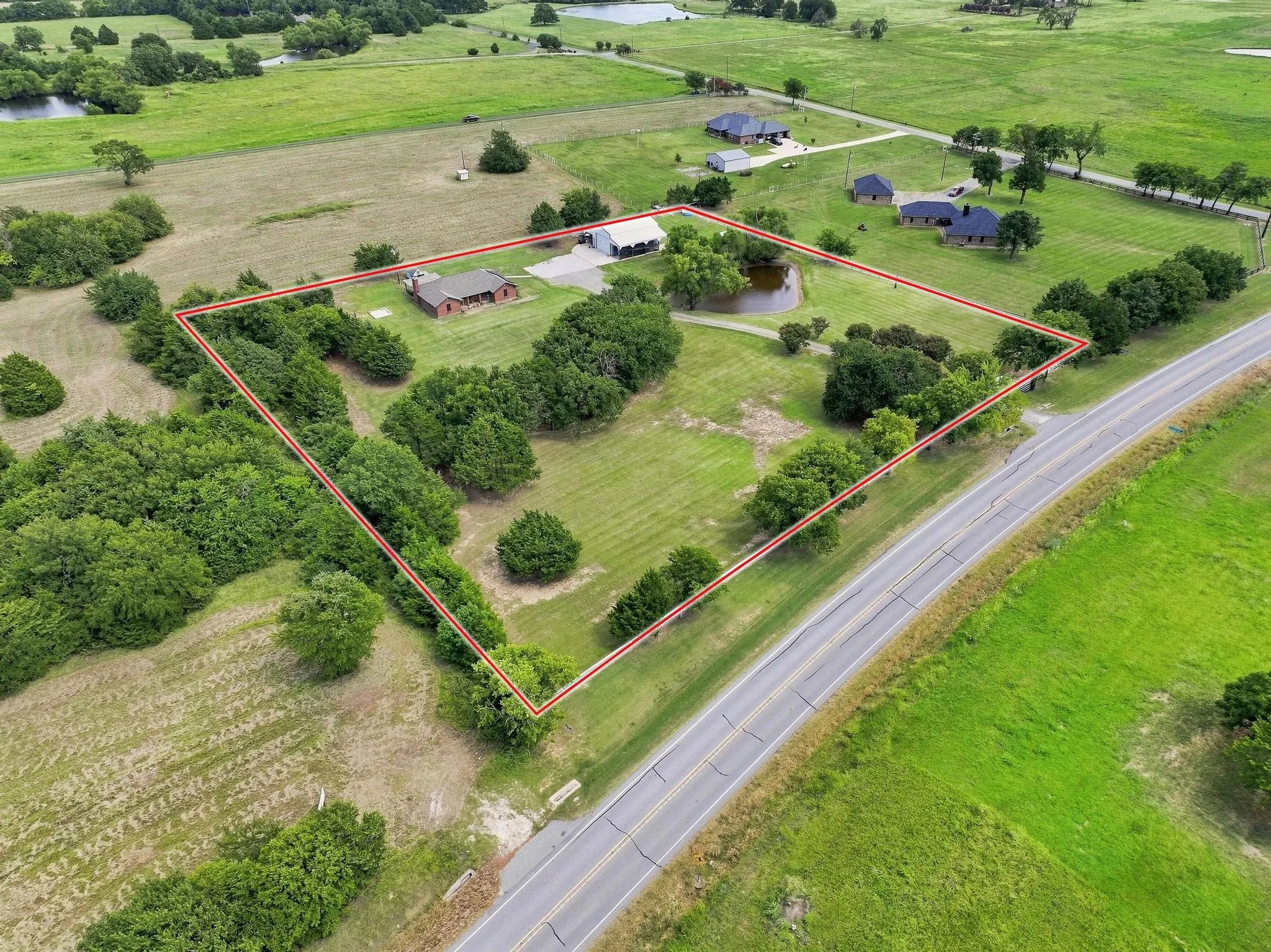 Single Family Residence For Sale in Grayson County , 30003 N State Hwy 289, Pottsboro, Texas 75076, 3 Bedroom, 2 Bathroom, Garage spaces, 1,856 Sqft, built in 1992, mls#21292158, Real Estate Agent in Pottsboro, Homes For Sale in Grayson county, Homes For Sale in Pottsboro, Realtor in Pottsboro Texas, Real Estate Brokerage Independent Realty Texas, Luminita Cordes Realtor