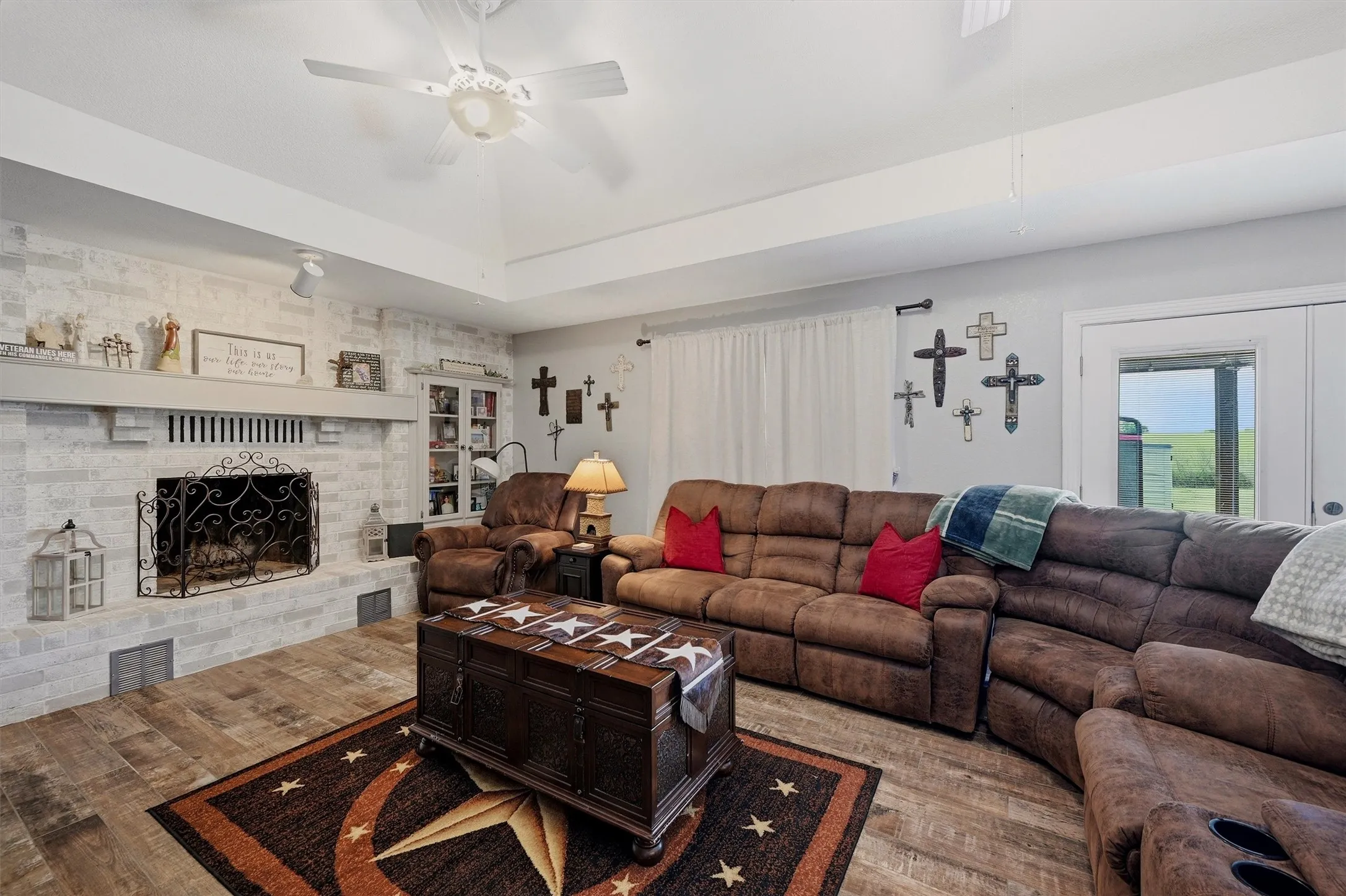 Single Family Residence For Sale in Grayson County , 30003 N State Hwy 289, Pottsboro, Texas 75076, 3 Bedroom, 2 Bathroom, Garage spaces, 1,856 Sqft, built in 1992, mls#21292158, Real Estate Agent in Pottsboro, Homes For Sale in Grayson county, Homes For Sale in Pottsboro, Realtor in Pottsboro Texas, Real Estate Brokerage Independent Realty Texas, Luminita Cordes Realtor