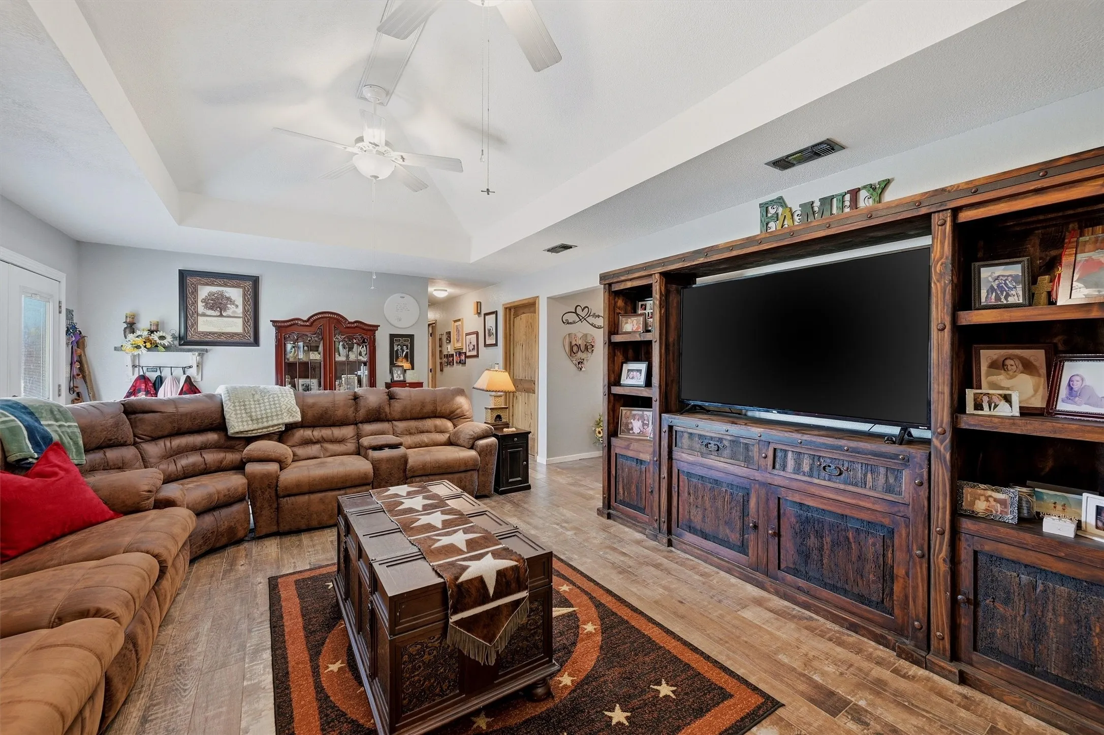 Single Family Residence For Sale in Grayson County , 30003 N State Hwy 289, Pottsboro, Texas 75076, 3 Bedroom, 2 Bathroom, Garage spaces, 1,856 Sqft, built in 1992, mls#21292158, Real Estate Agent in Pottsboro, Homes For Sale in Grayson county, Homes For Sale in Pottsboro, Realtor in Pottsboro Texas, Real Estate Brokerage Independent Realty Texas, Luminita Cordes Realtor