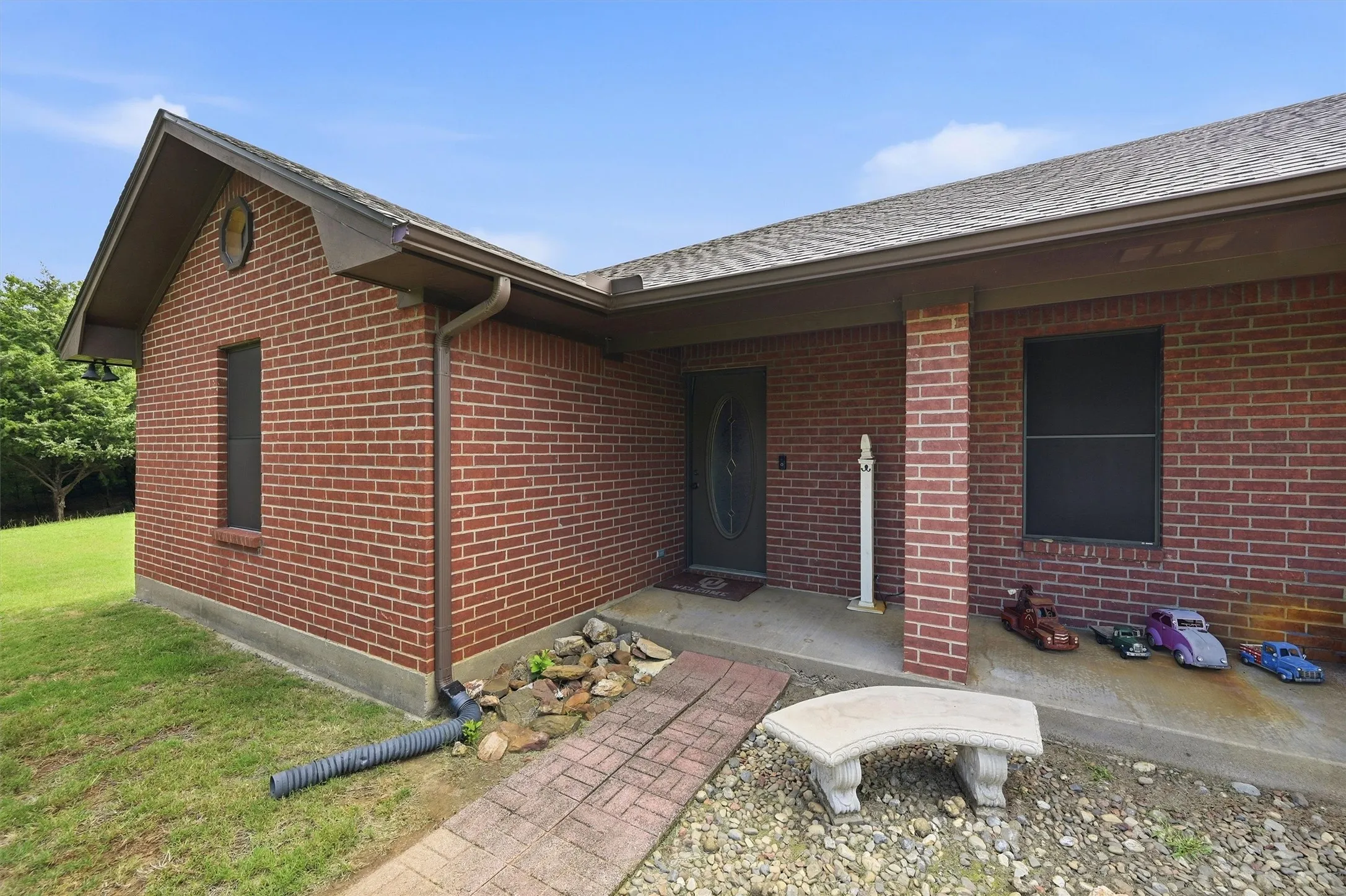 Single Family Residence For Sale in Grayson County , 30003 N State Hwy 289, Pottsboro, Texas 75076, 3 Bedroom, 2 Bathroom, Garage spaces, 1,856 Sqft, built in 1992, mls#21292158, Real Estate Agent in Pottsboro, Homes For Sale in Grayson county, Homes For Sale in Pottsboro, Realtor in Pottsboro Texas, Real Estate Brokerage Independent Realty Texas, Luminita Cordes Realtor