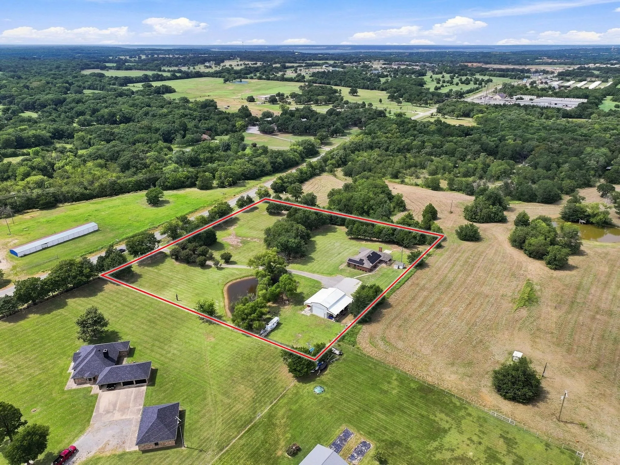 Single Family Residence For Sale in Grayson County , 30003 N State Hwy 289, Pottsboro, Texas 75076, 3 Bedroom, 2 Bathroom, Garage spaces, 1,856 Sqft, built in 1992, mls#21292158, Real Estate Agent in Pottsboro, Homes For Sale in Grayson county, Homes For Sale in Pottsboro, Realtor in Pottsboro Texas, Real Estate Brokerage Independent Realty Texas, Luminita Cordes Realtor