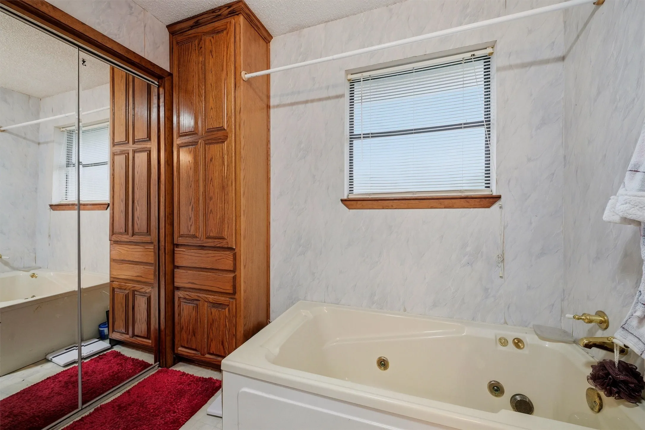 Single Family Residence For Sale in Grayson County , 30003 N State Hwy 289, Pottsboro, Texas 75076, 3 Bedroom, 2 Bathroom, Garage spaces, 1,856 Sqft, built in 1992, mls#21292158, Real Estate Agent in Pottsboro, Homes For Sale in Grayson county, Homes For Sale in Pottsboro, Realtor in Pottsboro Texas, Real Estate Brokerage Independent Realty Texas, Luminita Cordes Realtor
