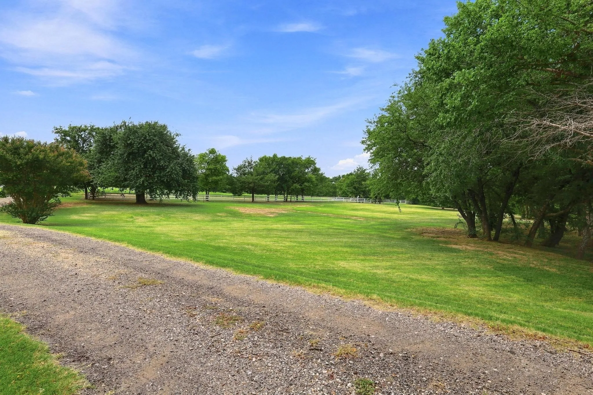 Single Family Residence For Sale in Grayson County , 30003 N State Hwy 289, Pottsboro, Texas 75076, 3 Bedroom, 2 Bathroom, Garage spaces, 1,856 Sqft, built in 1992, mls#21292158, Real Estate Agent in Pottsboro, Homes For Sale in Grayson county, Homes For Sale in Pottsboro, Realtor in Pottsboro Texas, Real Estate Brokerage Independent Realty Texas, Luminita Cordes Realtor