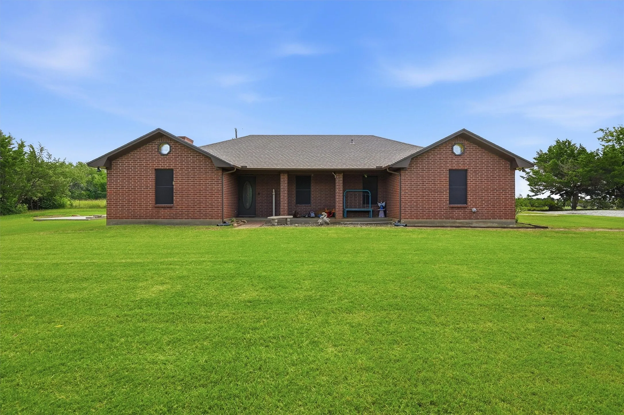 Single Family Residence For Sale in Grayson County , 30003 N State Hwy 289, Pottsboro, Texas 75076, 3 Bedroom, 2 Bathroom, Garage spaces, 1,856 Sqft, built in 1992, mls#21292158, Real Estate Agent in Pottsboro, Homes For Sale in Grayson county, Homes For Sale in Pottsboro, Realtor in Pottsboro Texas, Real Estate Brokerage Independent Realty Texas, Luminita Cordes Realtor