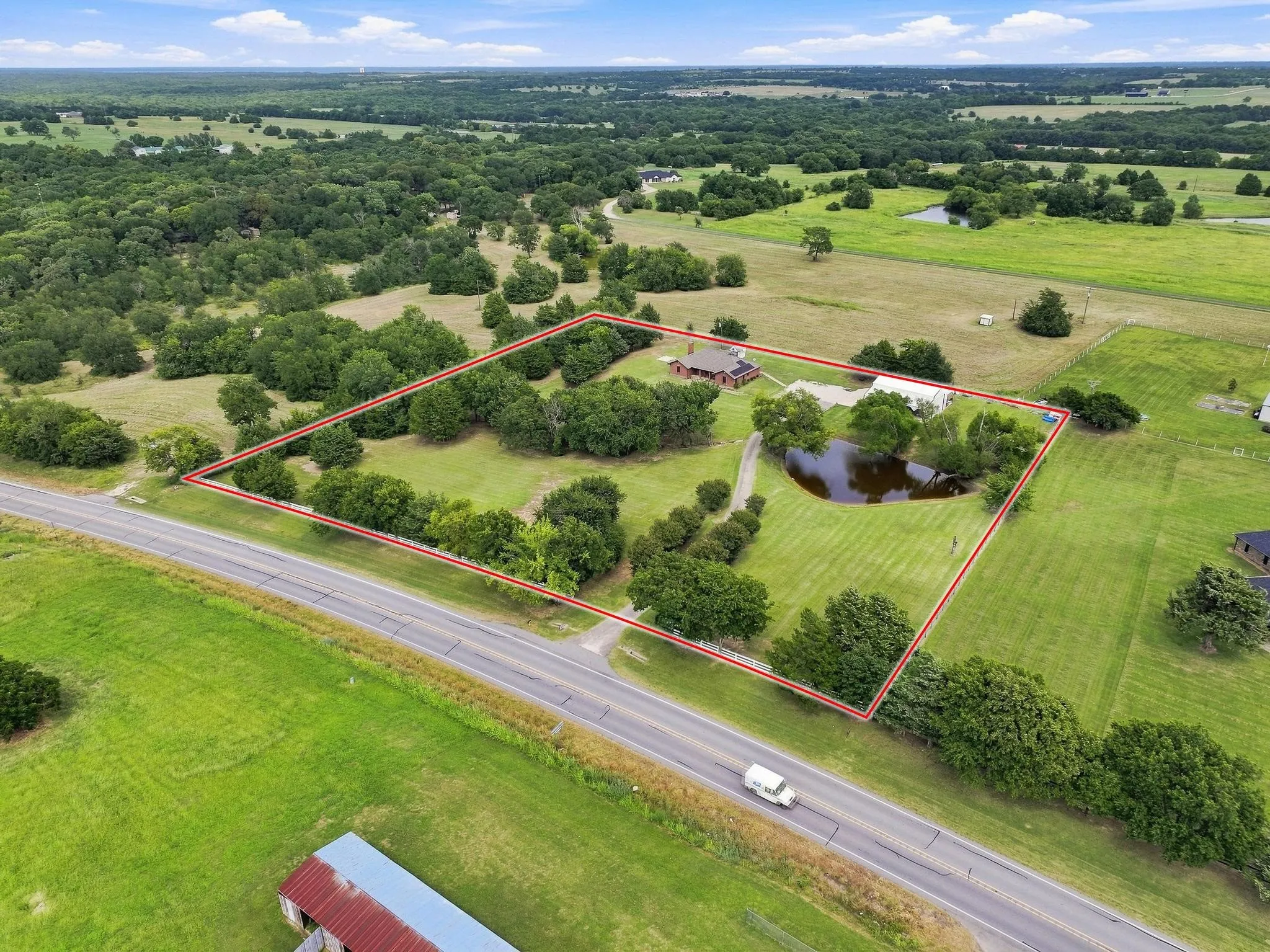 Single Family Residence For Sale in Grayson County , 30003 N State Hwy 289, Pottsboro, Texas 75076, 3 Bedroom, 2 Bathroom, Garage spaces, 1,856 Sqft, built in 1992, mls#21292158, Real Estate Agent in Pottsboro, Homes For Sale in Grayson county, Homes For Sale in Pottsboro, Realtor in Pottsboro Texas, Real Estate Brokerage Independent Realty Texas, Luminita Cordes Realtor