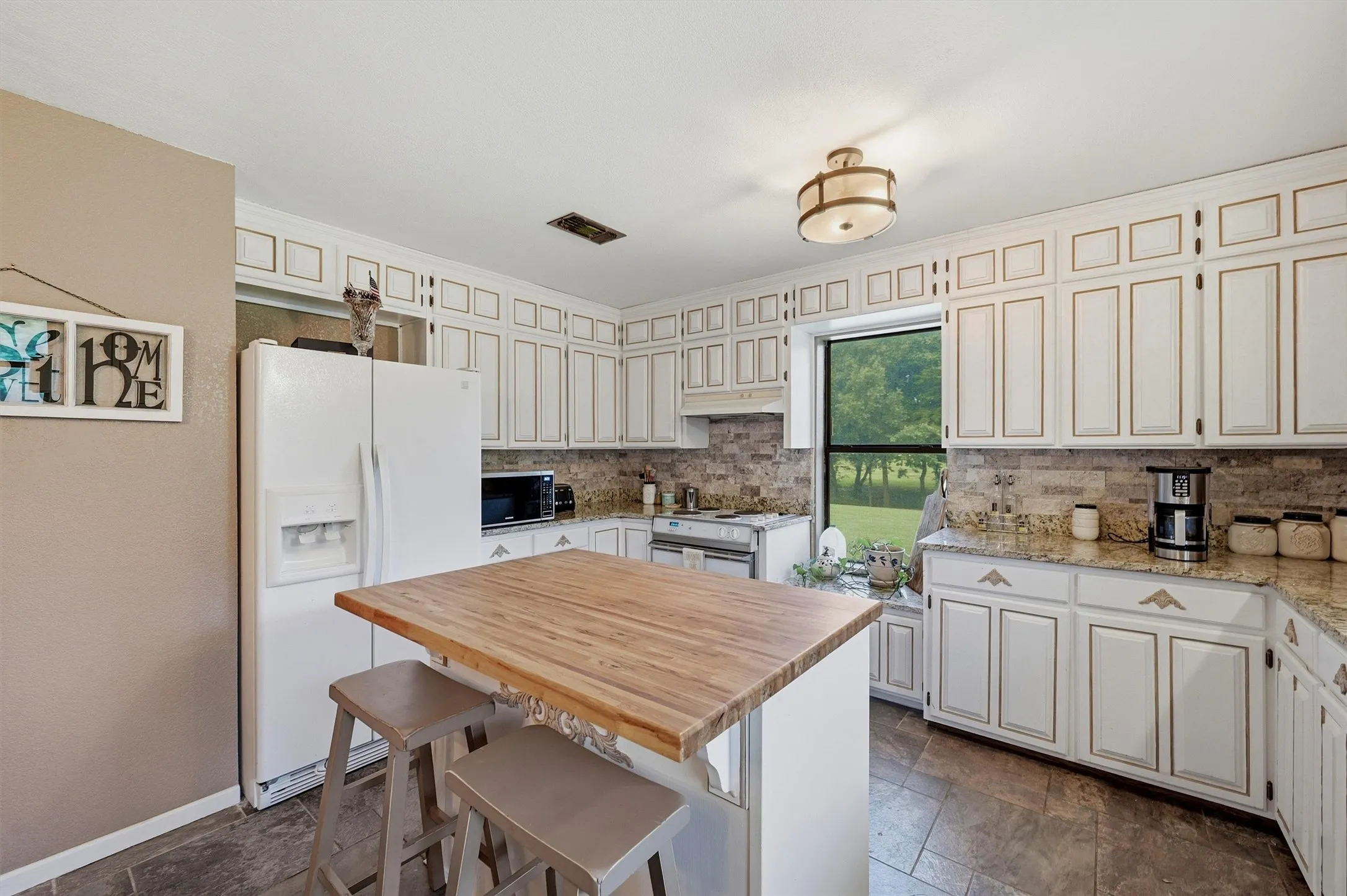 Single Family Residence For Sale in Grayson County , 30003 N State Hwy 289, Pottsboro, Texas 75076, 3 Bedroom, 2 Bathroom, Garage spaces, 1,856 Sqft, built in 1992, mls#21292158, Real Estate Agent in Pottsboro, Homes For Sale in Grayson county, Homes For Sale in Pottsboro, Realtor in Pottsboro Texas, Real Estate Brokerage Independent Realty Texas, Luminita Cordes Realtor