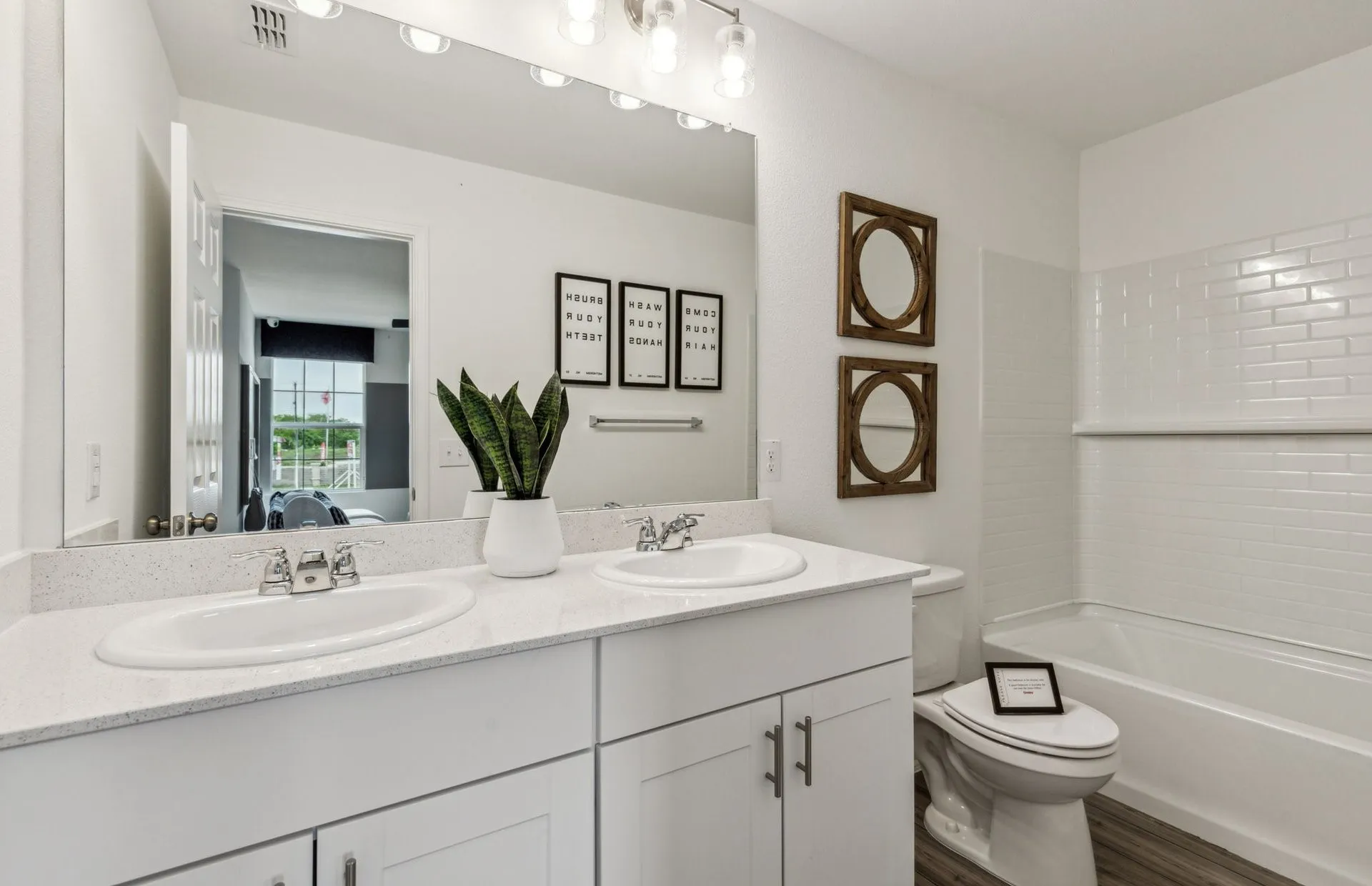*Model Representation - Spacious secondary bathroom