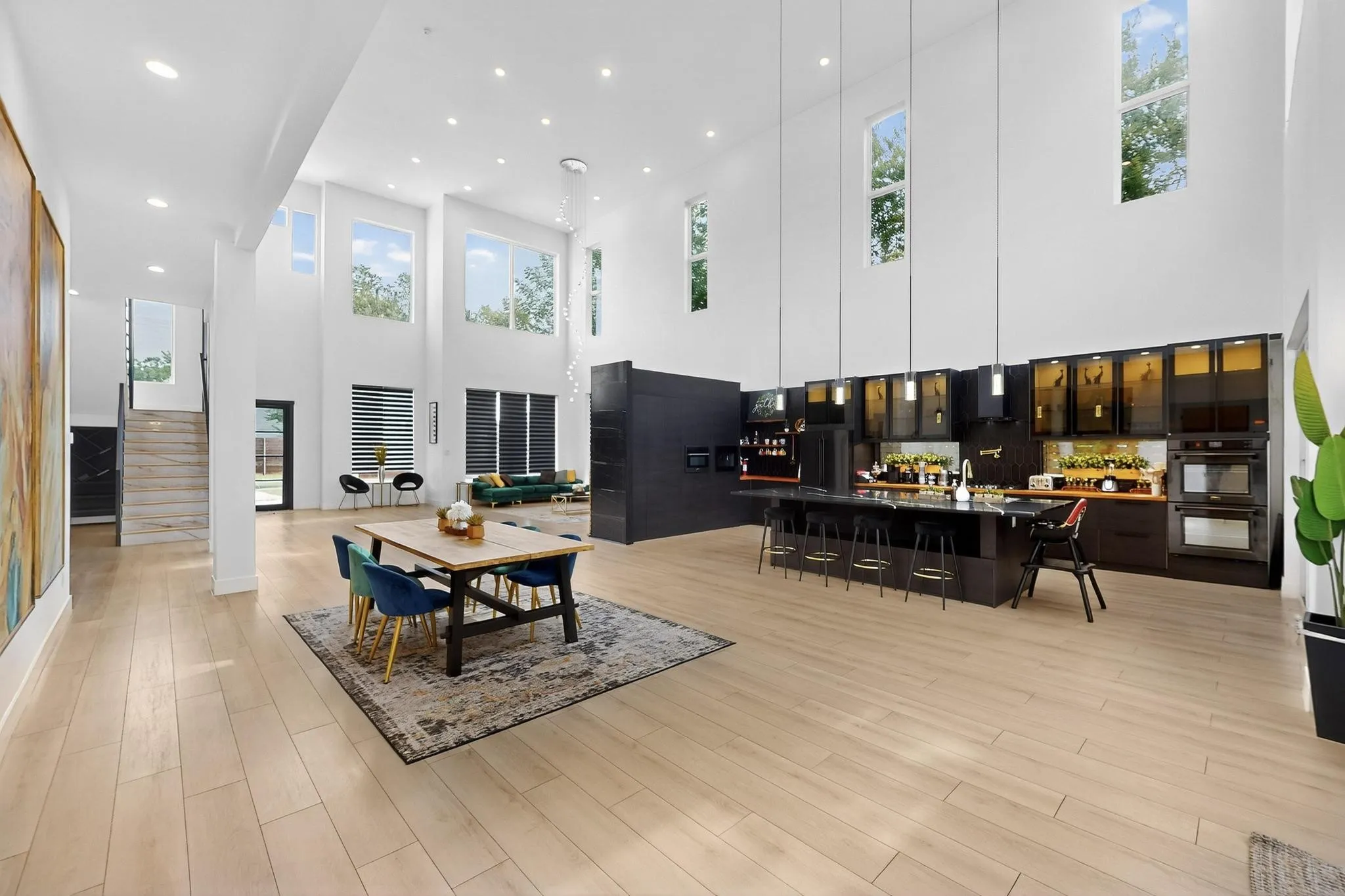 Single Family Residence For Sale in Dallas County , 3946 N Cresthaven Road, Dallas, Texas 75209, 5 Bedroom, 5 Bathroom, 2 Garage spaces, 4,530 Sqft, built in 2021, mls#21292166, Real Estate Agent in Dallas, Homes For Sale in Dallas county, Homes For Sale in Dallas, Realtor in Dallas Texas, Real Estate Brokerage Independent Realty Texas, Luminita Cordes Realtor