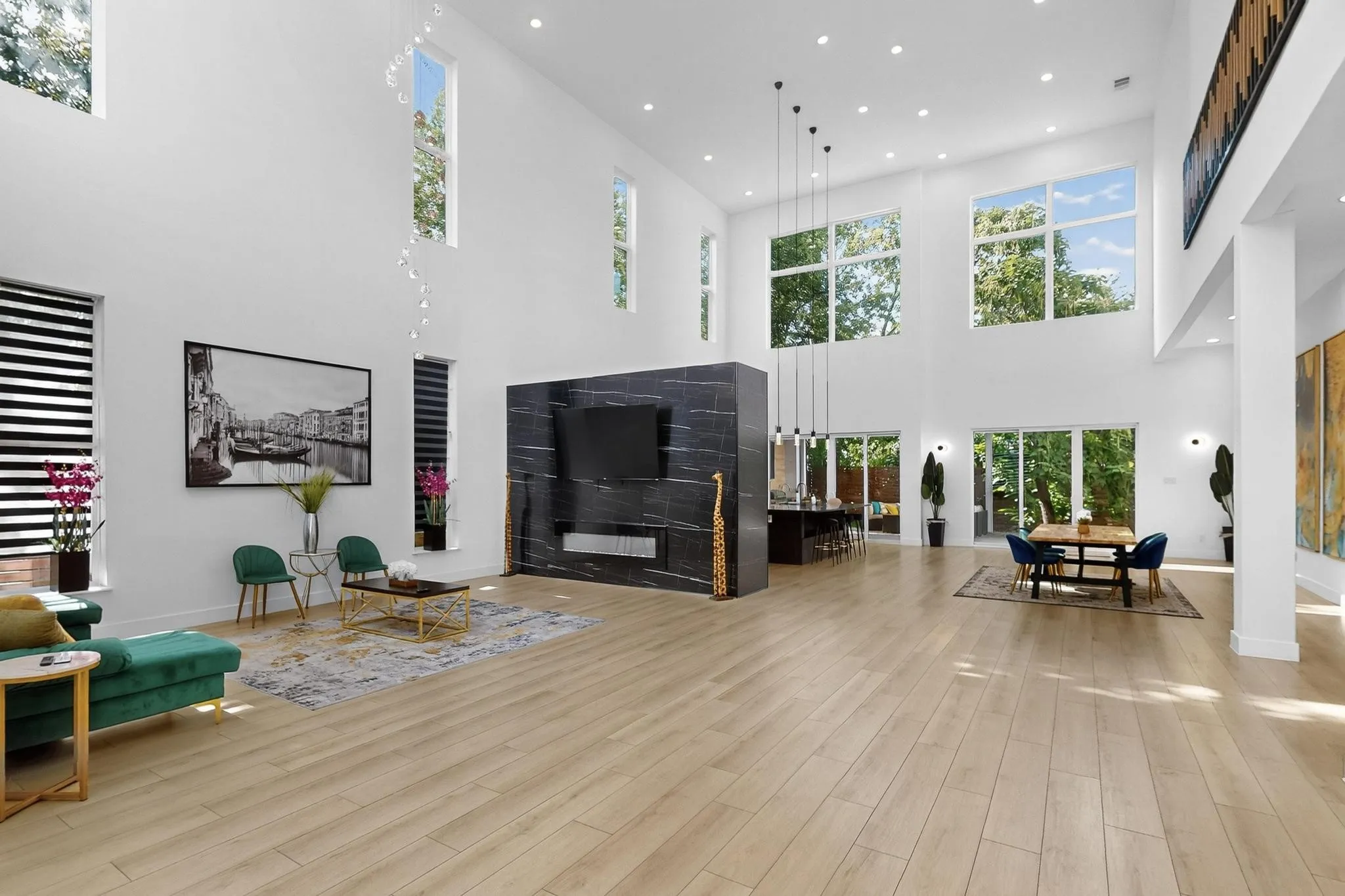 Single Family Residence For Sale in Dallas County , 3946 N Cresthaven Road, Dallas, Texas 75209, 5 Bedroom, 5 Bathroom, 2 Garage spaces, 4,530 Sqft, built in 2021, mls#21292166, Real Estate Agent in Dallas, Homes For Sale in Dallas county, Homes For Sale in Dallas, Realtor in Dallas Texas, Real Estate Brokerage Independent Realty Texas, Luminita Cordes Realtor