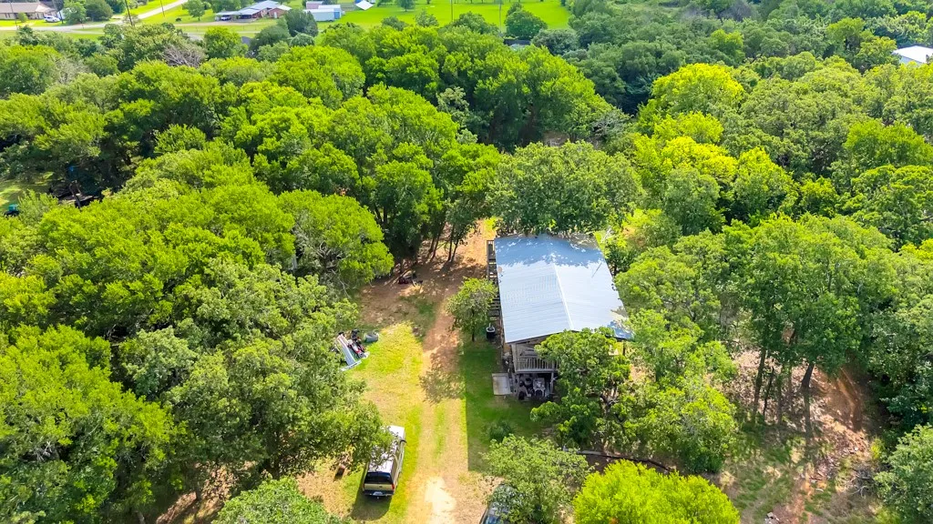 Single Family Residence For Sale in Johnson County , 2429 County Road 427a, Cleburne, Texas 76031, 3 Bedroom, 1 Bathroom, Garage spaces, 1,936 Sqft, built in 1975, mls#21292167, Real Estate Agent in Cleburne, Homes For Sale in Johnson county, Homes For Sale in Cleburne, Realtor in Cleburne Texas, Real Estate Brokerage Independent Realty Texas, Luminita Cordes Realtor