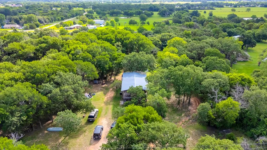 Single Family Residence For Sale in Johnson County , 2429 County Road 427a, Cleburne, Texas 76031, 3 Bedroom, 1 Bathroom, Garage spaces, 1,936 Sqft, built in 1975, mls#21292167, Real Estate Agent in Cleburne, Homes For Sale in Johnson county, Homes For Sale in Cleburne, Realtor in Cleburne Texas, Real Estate Brokerage Independent Realty Texas, Luminita Cordes Realtor