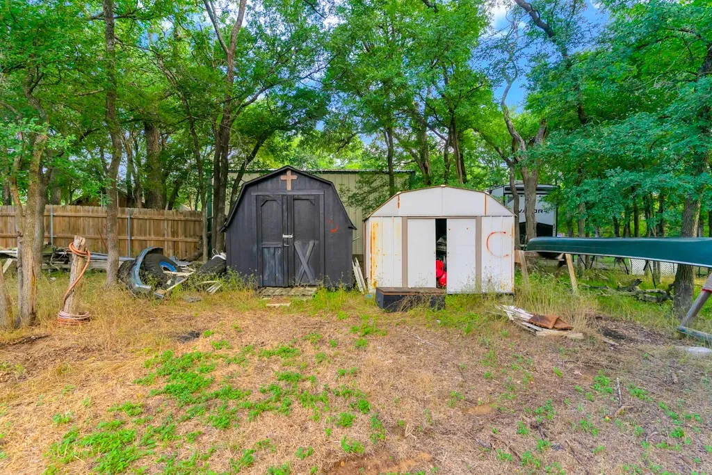 Single Family Residence For Sale in Johnson County , 2429 County Road 427a, Cleburne, Texas 76031, 3 Bedroom, 1 Bathroom, Garage spaces, 1,936 Sqft, built in 1975, mls#21292167, Real Estate Agent in Cleburne, Homes For Sale in Johnson county, Homes For Sale in Cleburne, Realtor in Cleburne Texas, Real Estate Brokerage Independent Realty Texas, Luminita Cordes Realtor