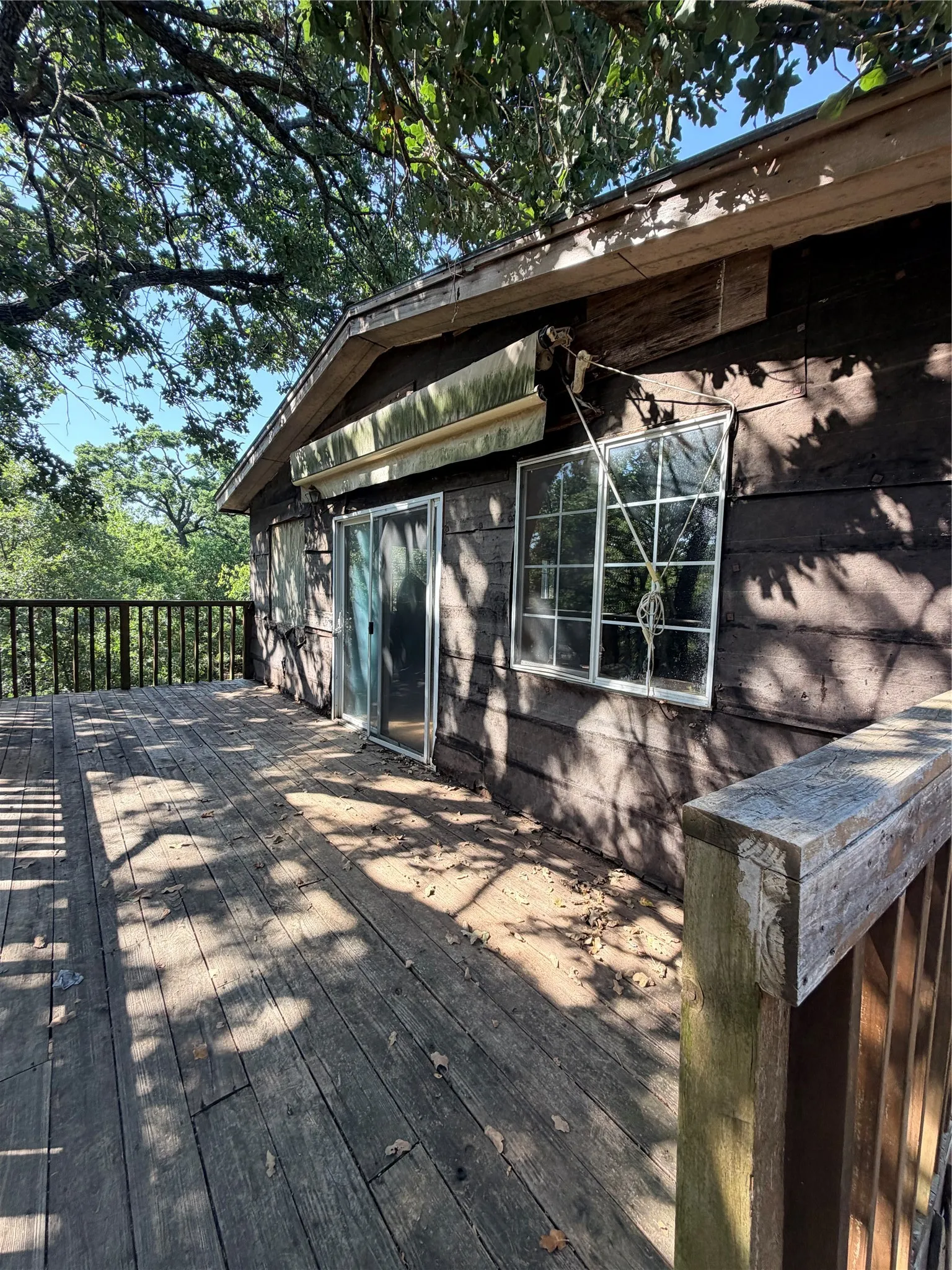 Single Family Residence For Sale in Johnson County , 2429 County Road 427a, Cleburne, Texas 76031, 3 Bedroom, 1 Bathroom, Garage spaces, 1,936 Sqft, built in 1975, mls#21292167, Real Estate Agent in Cleburne, Homes For Sale in Johnson county, Homes For Sale in Cleburne, Realtor in Cleburne Texas, Real Estate Brokerage Independent Realty Texas, Luminita Cordes Realtor