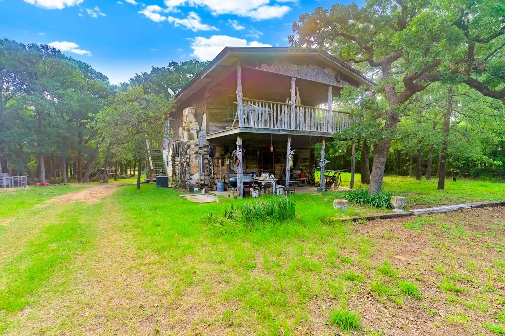 Single Family Residence For Sale in Johnson County , 2429 County Road 427a, Cleburne, Texas 76031, 3 Bedroom, 1 Bathroom, Garage spaces, 1,936 Sqft, built in 1975, mls#21292167, Real Estate Agent in Cleburne, Homes For Sale in Johnson county, Homes For Sale in Cleburne, Realtor in Cleburne Texas, Real Estate Brokerage Independent Realty Texas, Luminita Cordes Realtor