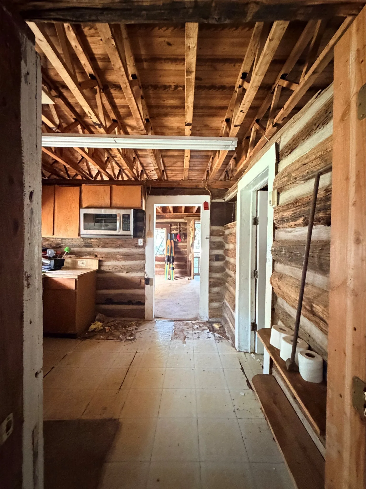 Single Family Residence For Sale in Johnson County , 2429 County Road 427a, Cleburne, Texas 76031, 3 Bedroom, 1 Bathroom, Garage spaces, 1,936 Sqft, built in 1975, mls#21292167, Real Estate Agent in Cleburne, Homes For Sale in Johnson county, Homes For Sale in Cleburne, Realtor in Cleburne Texas, Real Estate Brokerage Independent Realty Texas, Luminita Cordes Realtor