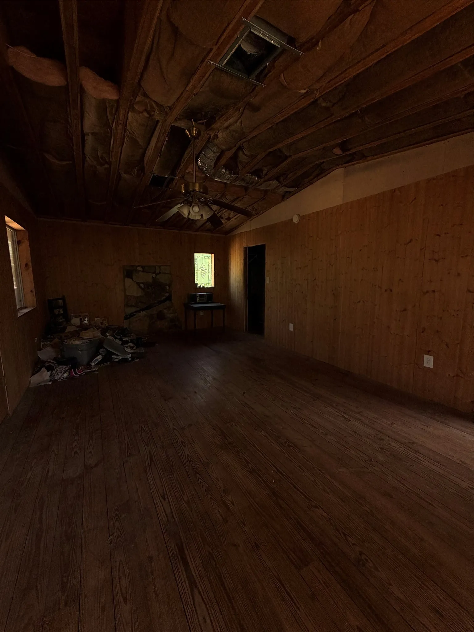 Single Family Residence For Sale in Johnson County , 2429 County Road 427a, Cleburne, Texas 76031, 3 Bedroom, 1 Bathroom, Garage spaces, 1,936 Sqft, built in 1975, mls#21292167, Real Estate Agent in Cleburne, Homes For Sale in Johnson county, Homes For Sale in Cleburne, Realtor in Cleburne Texas, Real Estate Brokerage Independent Realty Texas, Luminita Cordes Realtor