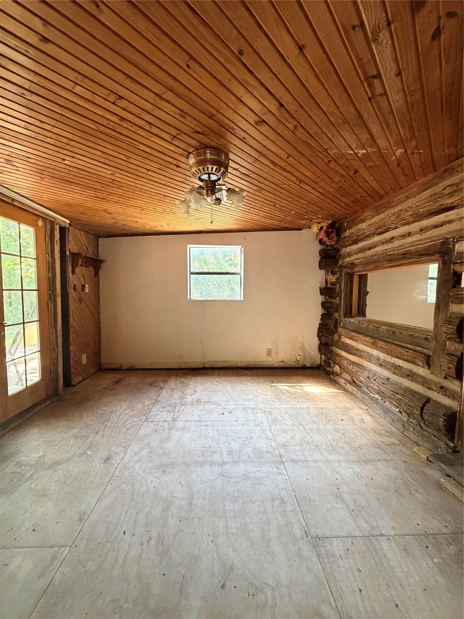 Single Family Residence For Sale in Johnson County , 2429 County Road 427a, Cleburne, Texas 76031, 3 Bedroom, 1 Bathroom, Garage spaces, 1,936 Sqft, built in 1975, mls#21292167, Real Estate Agent in Cleburne, Homes For Sale in Johnson county, Homes For Sale in Cleburne, Realtor in Cleburne Texas, Real Estate Brokerage Independent Realty Texas, Luminita Cordes Realtor