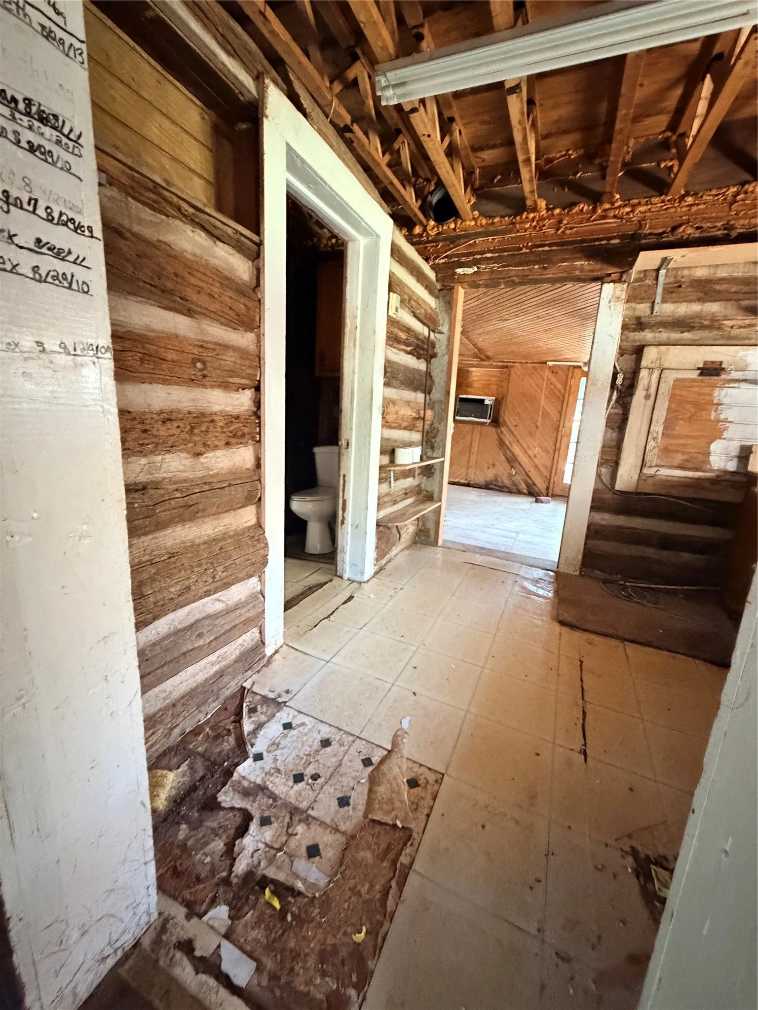 Single Family Residence For Sale in Johnson County , 2429 County Road 427a, Cleburne, Texas 76031, 3 Bedroom, 1 Bathroom, Garage spaces, 1,936 Sqft, built in 1975, mls#21292167, Real Estate Agent in Cleburne, Homes For Sale in Johnson county, Homes For Sale in Cleburne, Realtor in Cleburne Texas, Real Estate Brokerage Independent Realty Texas, Luminita Cordes Realtor