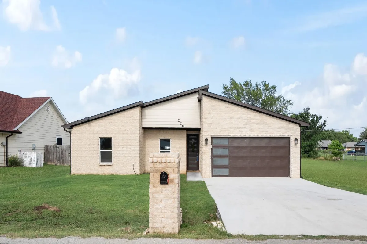 Single Family Residence For Sale in Henderson County , 228 E Windjammer Road, Gun Barrel City, Texas 75156, 4 Bedroom, 2 Bathroom, 2 Garage spaces, 1,750 Sqft, built in 2025, mls#21273155, Real Estate Agent in Gun Barrel City, Homes For Sale in Henderson county, Homes For Sale in Gun Barrel City, Realtor in Gun Barrel City Texas, Real Estate Brokerage Independent Realty Texas, Luminita Cordes Realtor