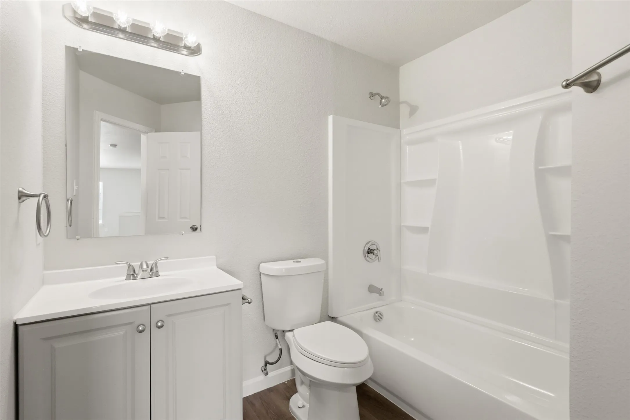 Single Family Residence For Sale in Tarrant County , 7301 Moon Ridge Court, Fort Worth, Texas 76133, 4 Bedroom, 3 Bathroom, 2 Garage spaces, 2,938 Sqft, built in 2001, mls#21284395, Real Estate Agent in Fort Worth, Homes For Sale in Tarrant county, Homes For Sale in Fort Worth, Realtor in Fort Worth Texas, Real Estate Brokerage Independent Realty Texas, Luminita Cordes Realtor