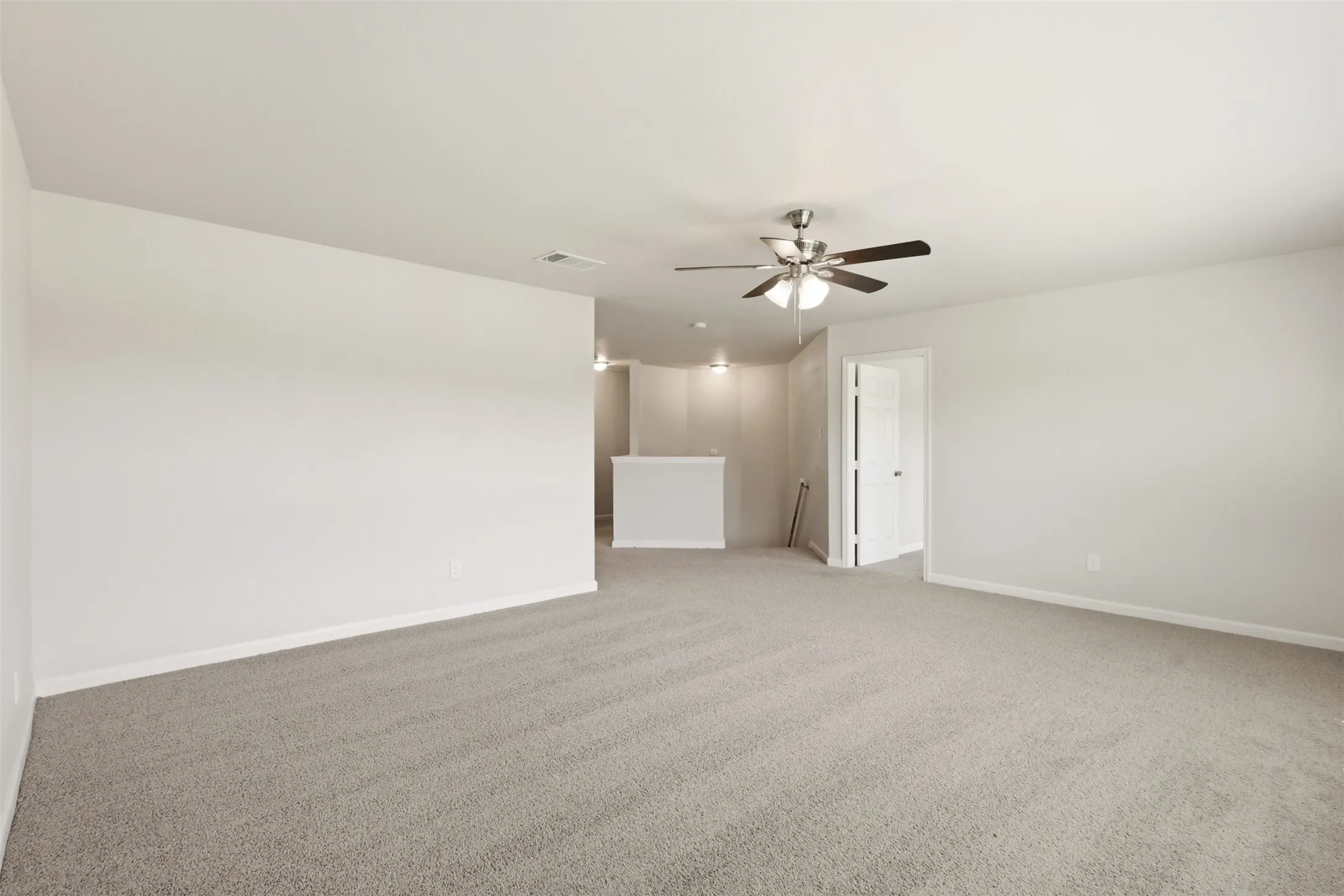 Single Family Residence For Sale in Tarrant County , 7301 Moon Ridge Court, Fort Worth, Texas 76133, 4 Bedroom, 3 Bathroom, 2 Garage spaces, 2,938 Sqft, built in 2001, mls#21284395, Real Estate Agent in Fort Worth, Homes For Sale in Tarrant county, Homes For Sale in Fort Worth, Realtor in Fort Worth Texas, Real Estate Brokerage Independent Realty Texas, Luminita Cordes Realtor