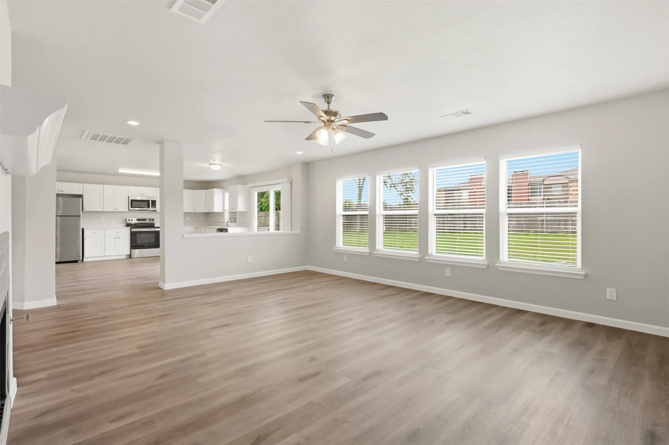 Single Family Residence For Sale in Tarrant County , 7301 Moon Ridge Court, Fort Worth, Texas 76133, 4 Bedroom, 3 Bathroom, 2 Garage spaces, 2,938 Sqft, built in 2001, mls#21284395, Real Estate Agent in Fort Worth, Homes For Sale in Tarrant county, Homes For Sale in Fort Worth, Realtor in Fort Worth Texas, Real Estate Brokerage Independent Realty Texas, Luminita Cordes Realtor