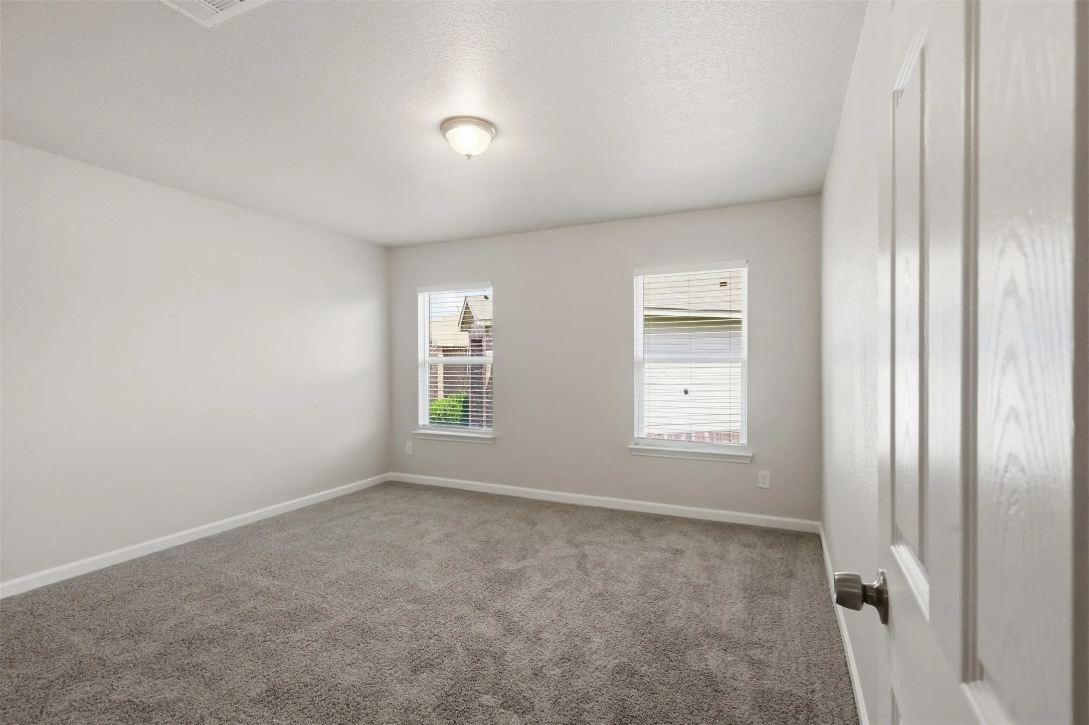 Single Family Residence For Sale in Tarrant County , 7301 Moon Ridge Court, Fort Worth, Texas 76133, 4 Bedroom, 3 Bathroom, 2 Garage spaces, 2,938 Sqft, built in 2001, mls#21284395, Real Estate Agent in Fort Worth, Homes For Sale in Tarrant county, Homes For Sale in Fort Worth, Realtor in Fort Worth Texas, Real Estate Brokerage Independent Realty Texas, Luminita Cordes Realtor