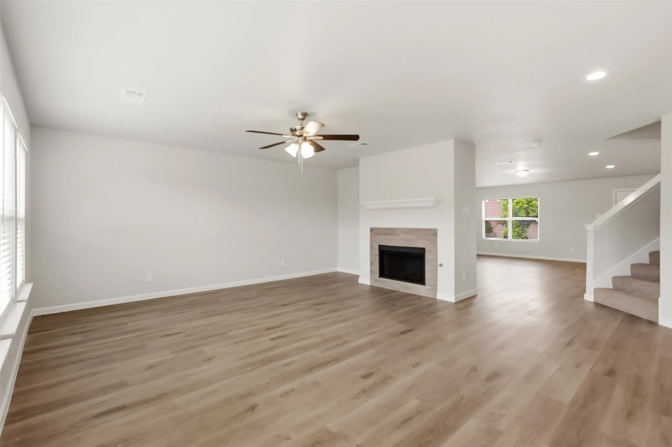 Single Family Residence For Sale in Tarrant County , 7301 Moon Ridge Court, Fort Worth, Texas 76133, 4 Bedroom, 3 Bathroom, 2 Garage spaces, 2,938 Sqft, built in 2001, mls#21284395, Real Estate Agent in Fort Worth, Homes For Sale in Tarrant county, Homes For Sale in Fort Worth, Realtor in Fort Worth Texas, Real Estate Brokerage Independent Realty Texas, Luminita Cordes Realtor