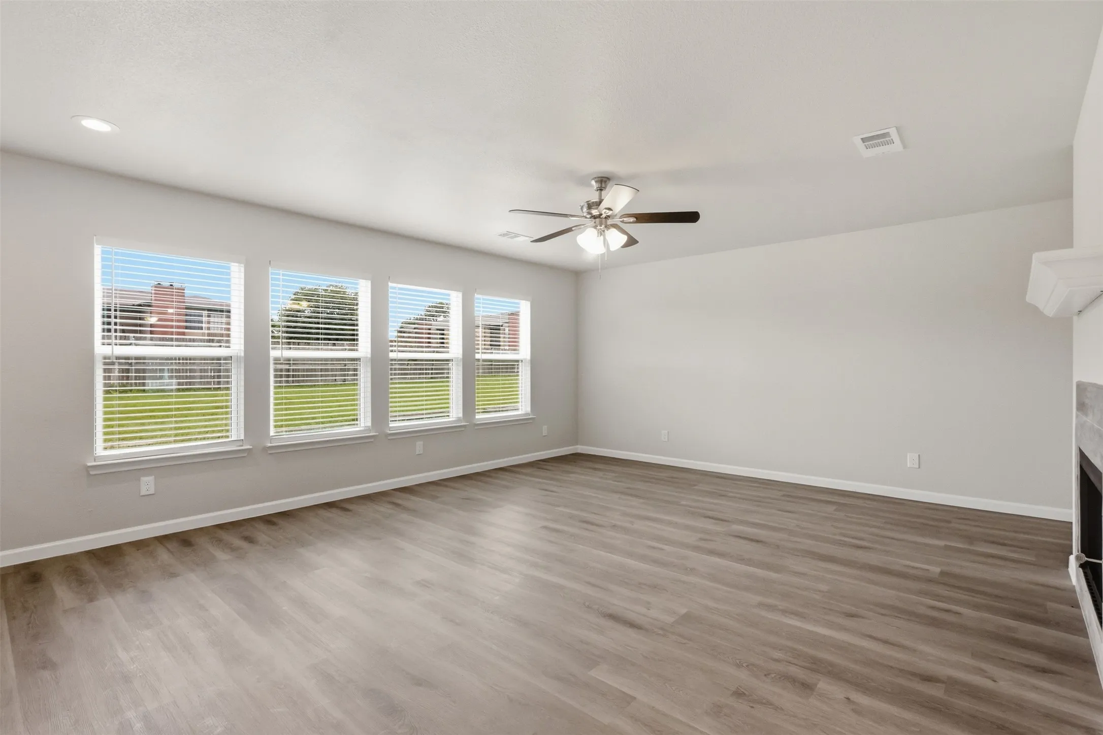 Single Family Residence For Sale in Tarrant County , 7301 Moon Ridge Court, Fort Worth, Texas 76133, 4 Bedroom, 3 Bathroom, 2 Garage spaces, 2,938 Sqft, built in 2001, mls#21284395, Real Estate Agent in Fort Worth, Homes For Sale in Tarrant county, Homes For Sale in Fort Worth, Realtor in Fort Worth Texas, Real Estate Brokerage Independent Realty Texas, Luminita Cordes Realtor