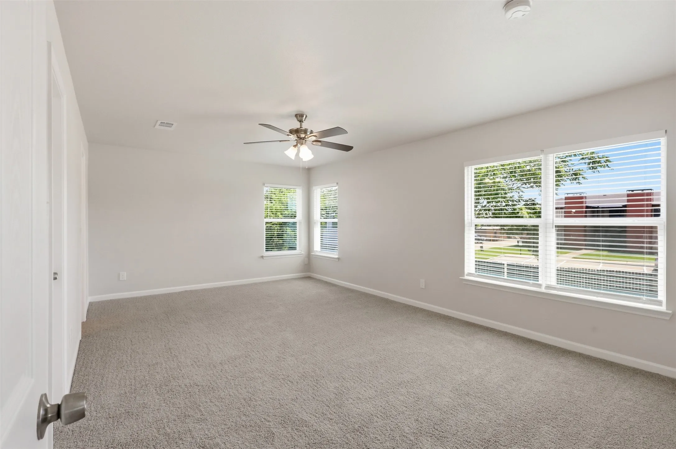 Single Family Residence For Sale in Tarrant County , 7301 Moon Ridge Court, Fort Worth, Texas 76133, 4 Bedroom, 3 Bathroom, 2 Garage spaces, 2,938 Sqft, built in 2001, mls#21284395, Real Estate Agent in Fort Worth, Homes For Sale in Tarrant county, Homes For Sale in Fort Worth, Realtor in Fort Worth Texas, Real Estate Brokerage Independent Realty Texas, Luminita Cordes Realtor