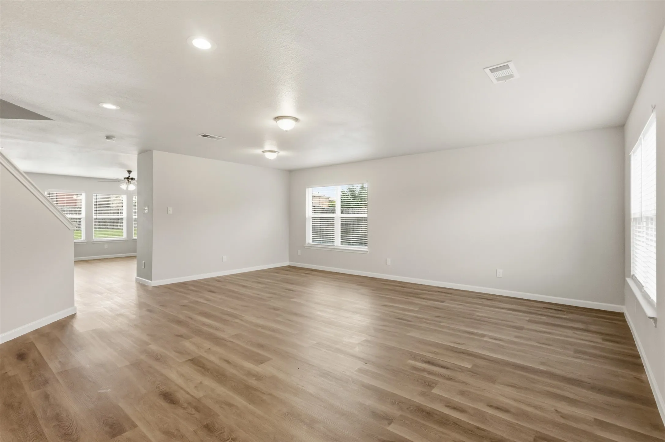 Single Family Residence For Sale in Tarrant County , 7301 Moon Ridge Court, Fort Worth, Texas 76133, 4 Bedroom, 3 Bathroom, 2 Garage spaces, 2,938 Sqft, built in 2001, mls#21284395, Real Estate Agent in Fort Worth, Homes For Sale in Tarrant county, Homes For Sale in Fort Worth, Realtor in Fort Worth Texas, Real Estate Brokerage Independent Realty Texas, Luminita Cordes Realtor