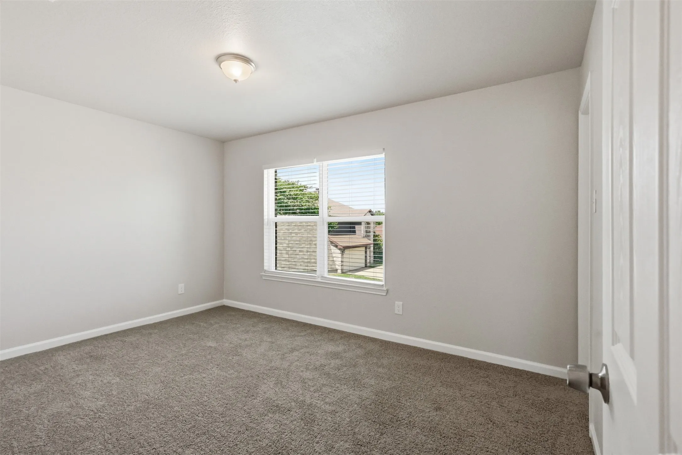 Single Family Residence For Sale in Tarrant County , 7301 Moon Ridge Court, Fort Worth, Texas 76133, 4 Bedroom, 3 Bathroom, 2 Garage spaces, 2,938 Sqft, built in 2001, mls#21284395, Real Estate Agent in Fort Worth, Homes For Sale in Tarrant county, Homes For Sale in Fort Worth, Realtor in Fort Worth Texas, Real Estate Brokerage Independent Realty Texas, Luminita Cordes Realtor