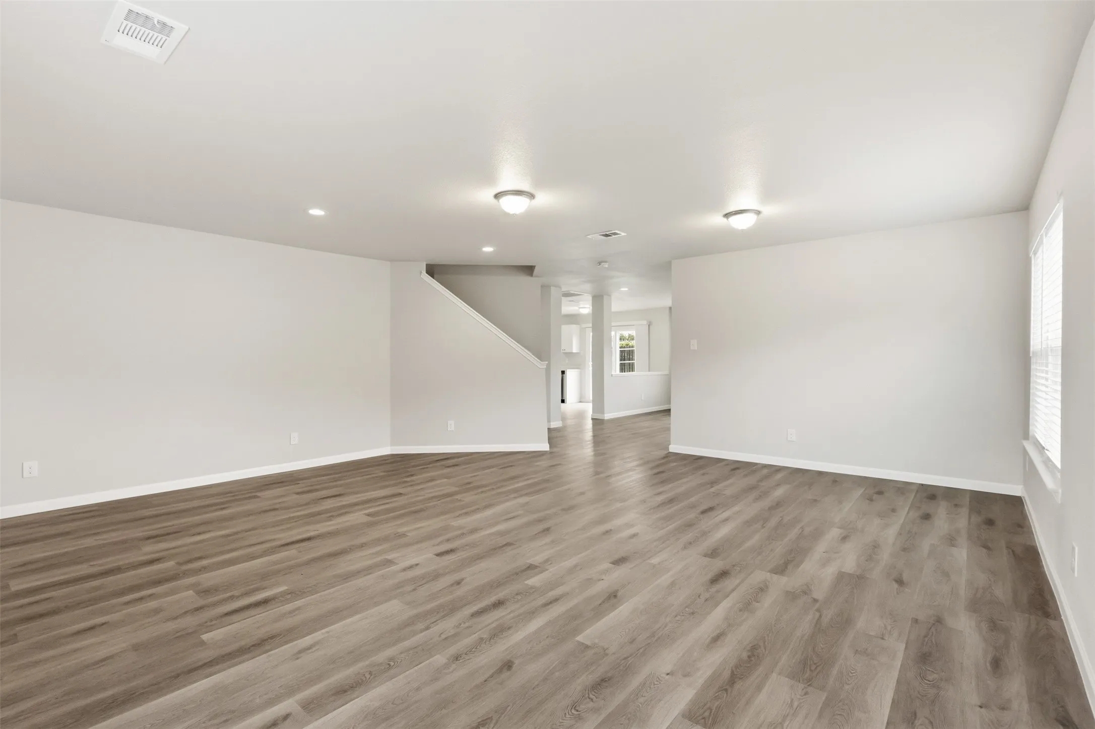 Single Family Residence For Sale in Tarrant County , 7301 Moon Ridge Court, Fort Worth, Texas 76133, 4 Bedroom, 3 Bathroom, 2 Garage spaces, 2,938 Sqft, built in 2001, mls#21284395, Real Estate Agent in Fort Worth, Homes For Sale in Tarrant county, Homes For Sale in Fort Worth, Realtor in Fort Worth Texas, Real Estate Brokerage Independent Realty Texas, Luminita Cordes Realtor