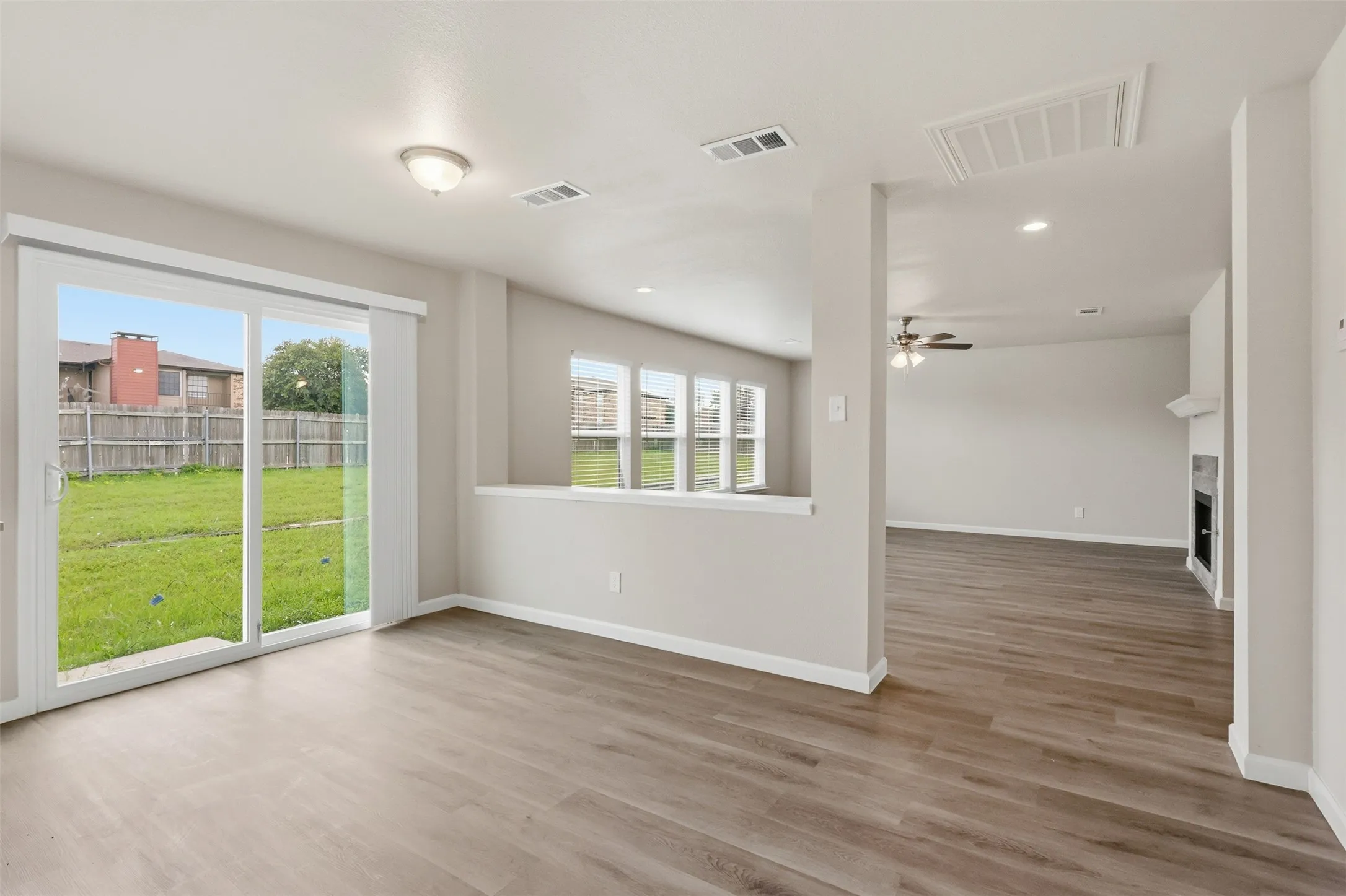 Single Family Residence For Sale in Tarrant County , 7301 Moon Ridge Court, Fort Worth, Texas 76133, 4 Bedroom, 3 Bathroom, 2 Garage spaces, 2,938 Sqft, built in 2001, mls#21284395, Real Estate Agent in Fort Worth, Homes For Sale in Tarrant county, Homes For Sale in Fort Worth, Realtor in Fort Worth Texas, Real Estate Brokerage Independent Realty Texas, Luminita Cordes Realtor