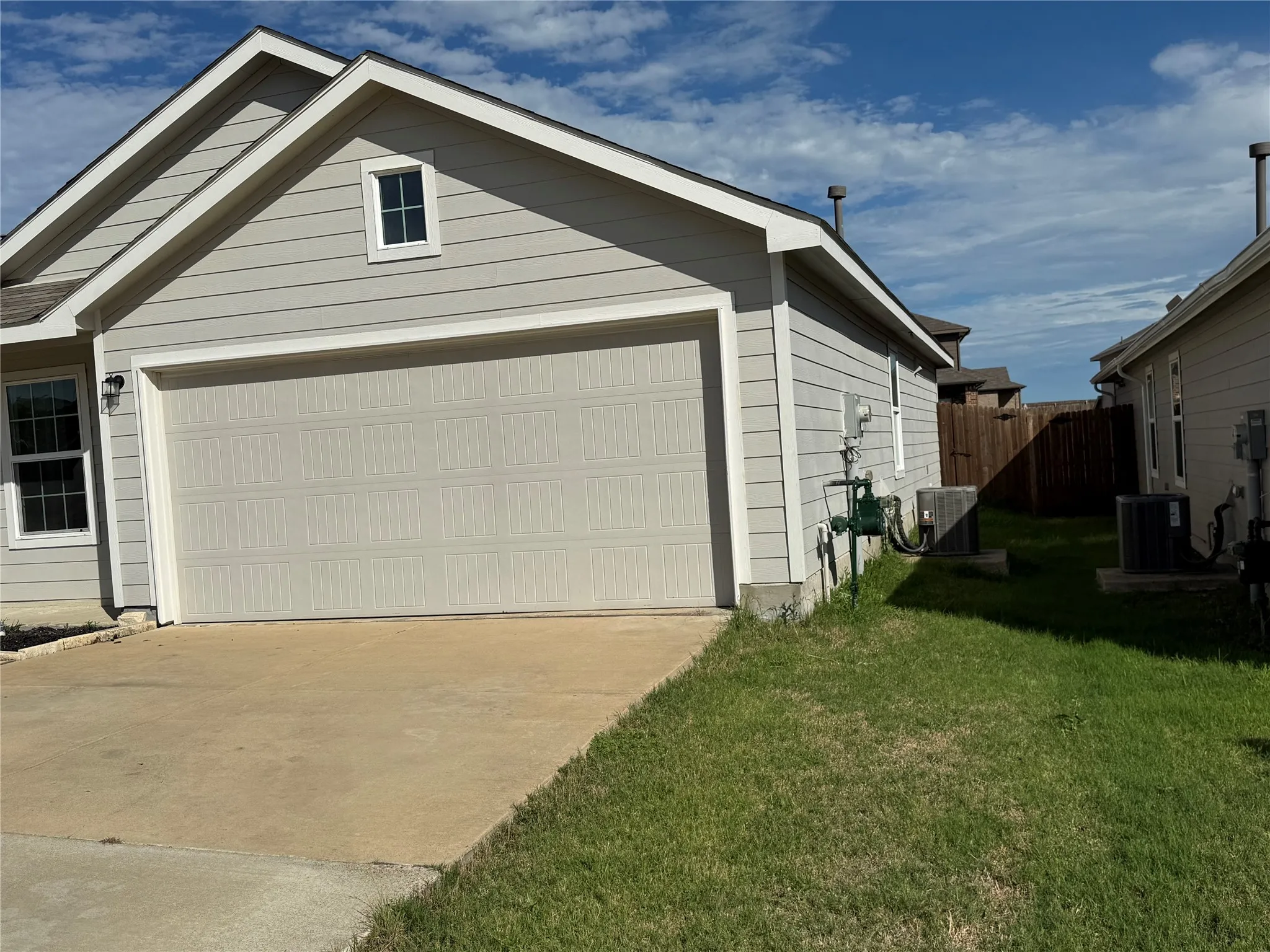 Single Family Residence For Sale in Kaufman County , 5609 Hepburn Street, Forney, Texas 75126, 2 Bedroom, 1 Bathroom, 2 Garage spaces, 1,076 Sqft, built in 2019, mls#21291789, Real Estate Agent in Forney, Homes For Sale in Kaufman county, Homes For Sale in Forney, Realtor in Forney Texas, Real Estate Brokerage Independent Realty Texas, Luminita Cordes Realtor