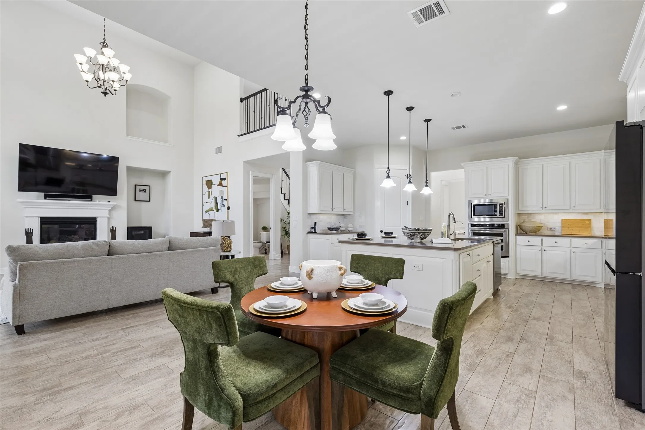 Single Family Residence For Sale in Collin County , 13430 Sellaronda Way, Frisco, Texas 75035, 5 Bedroom, 5 Bathroom, 3 Garage spaces, 5,132 Sqft, built in 2016, mls#21282649, Real Estate Agent in Frisco, Homes For Sale in Collin county, Homes For Sale in Frisco, Realtor in Frisco Texas, Real Estate Brokerage Independent Realty Texas, Luminita Cordes Realtor