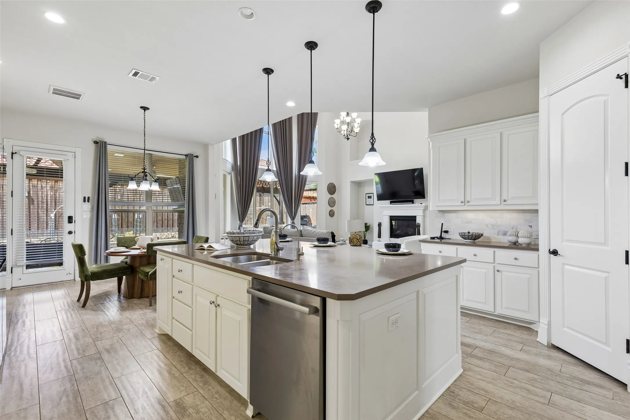 Single Family Residence For Sale in Collin County , 13430 Sellaronda Way, Frisco, Texas 75035, 5 Bedroom, 5 Bathroom, 3 Garage spaces, 5,132 Sqft, built in 2016, mls#21282649, Real Estate Agent in Frisco, Homes For Sale in Collin county, Homes For Sale in Frisco, Realtor in Frisco Texas, Real Estate Brokerage Independent Realty Texas, Luminita Cordes Realtor