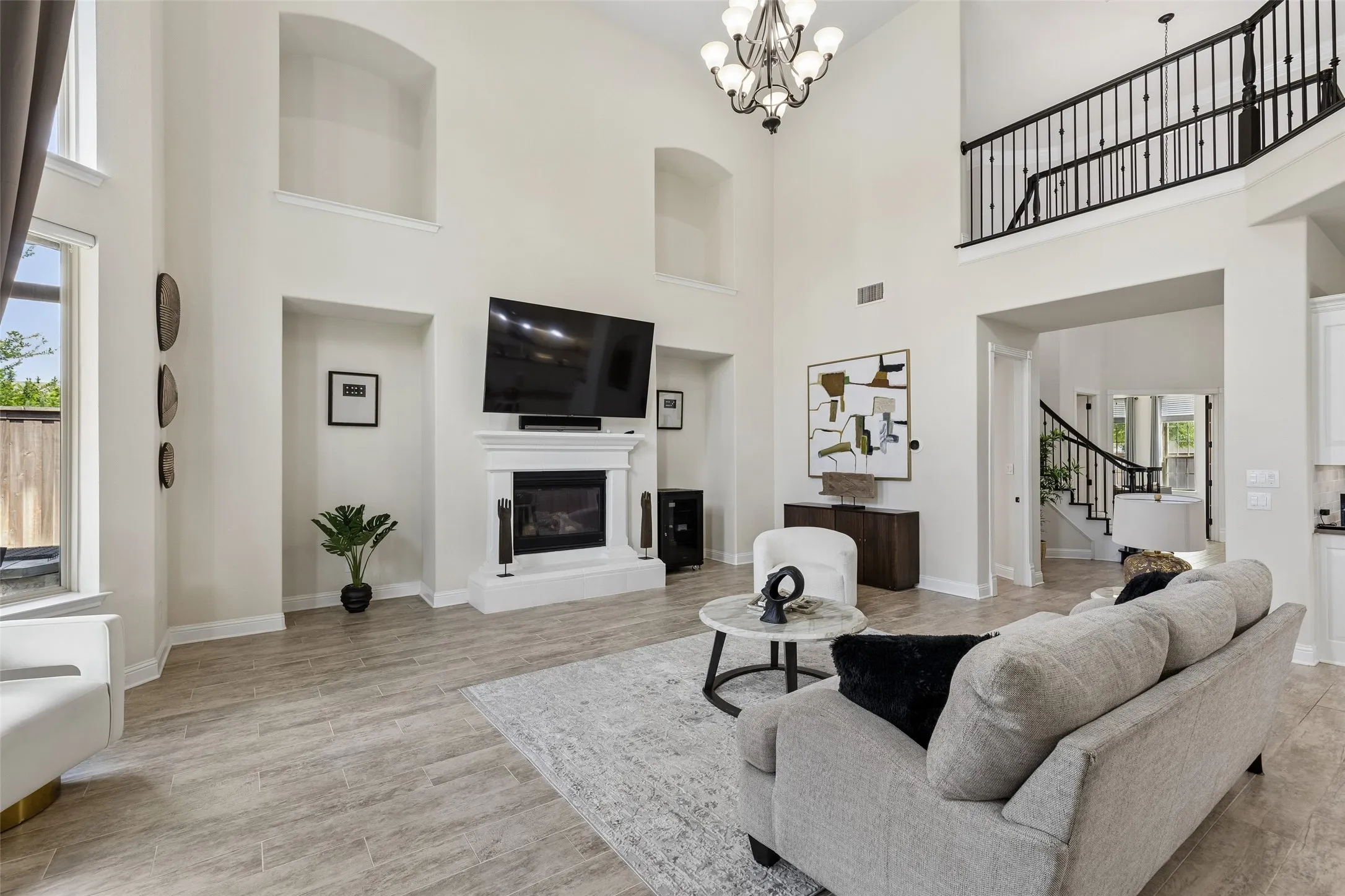 Single Family Residence For Sale in Collin County , 13430 Sellaronda Way, Frisco, Texas 75035, 5 Bedroom, 5 Bathroom, 3 Garage spaces, 5,132 Sqft, built in 2016, mls#21282649, Real Estate Agent in Frisco, Homes For Sale in Collin county, Homes For Sale in Frisco, Realtor in Frisco Texas, Real Estate Brokerage Independent Realty Texas, Luminita Cordes Realtor